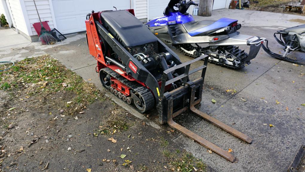 Toro 22321 TX 427 Ride-On Skidloader