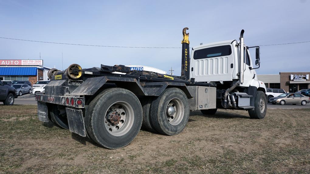 2016 Freightliner 108SD Tandem Axle Hook Truck