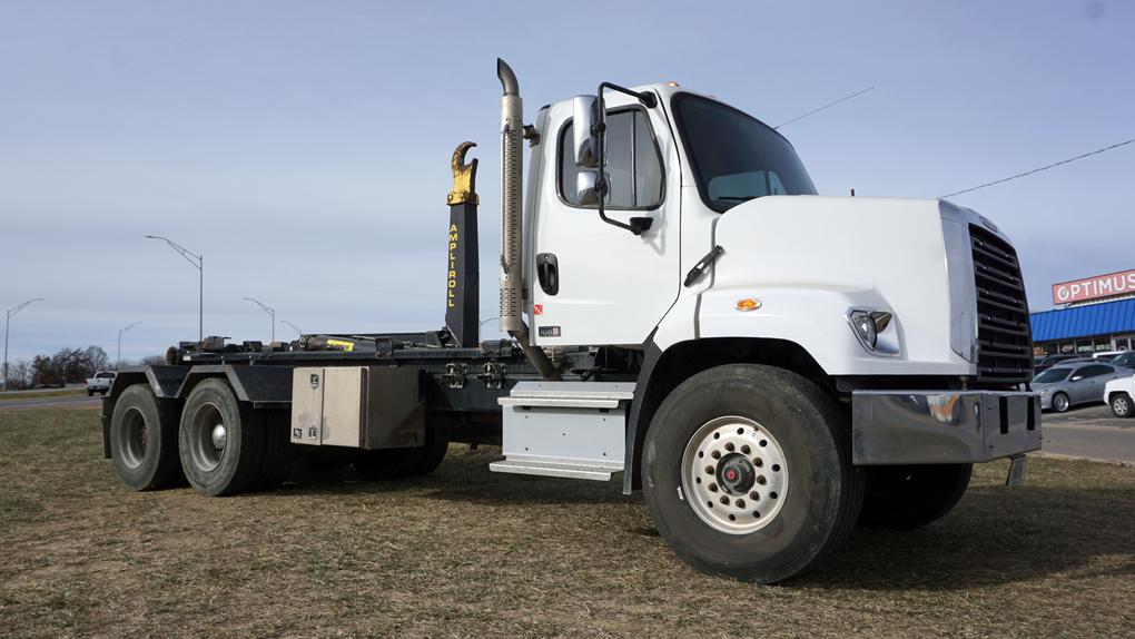 2016 Freightliner 108SD Tandem Axle Hook Truck