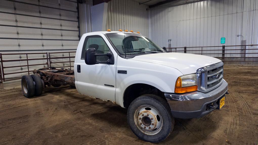 2001 Ford F-550 XL 1-Ton Dually Cab & Chassis