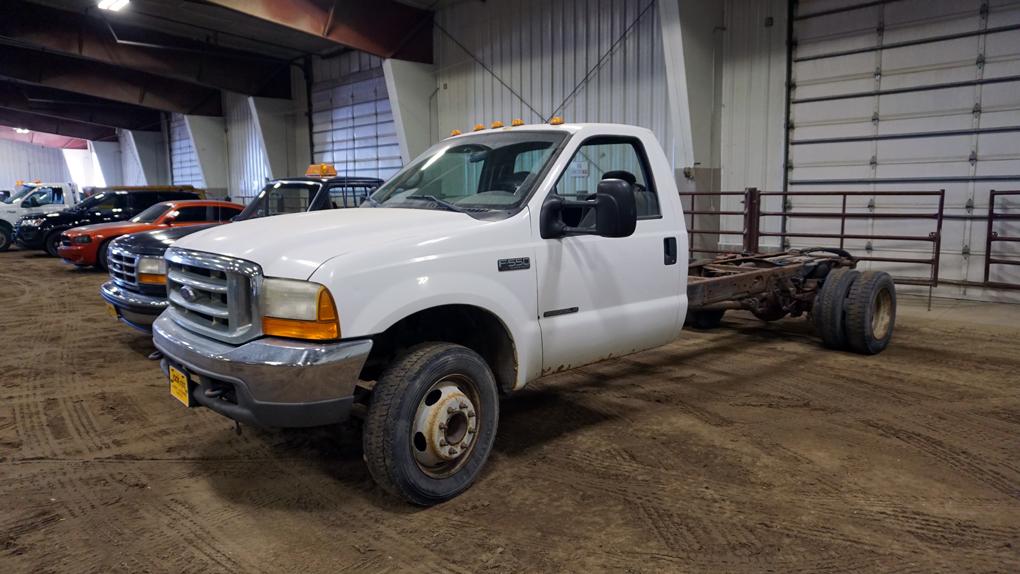 2001 Ford F-550 XL 1-Ton Dually Cab & Chassis