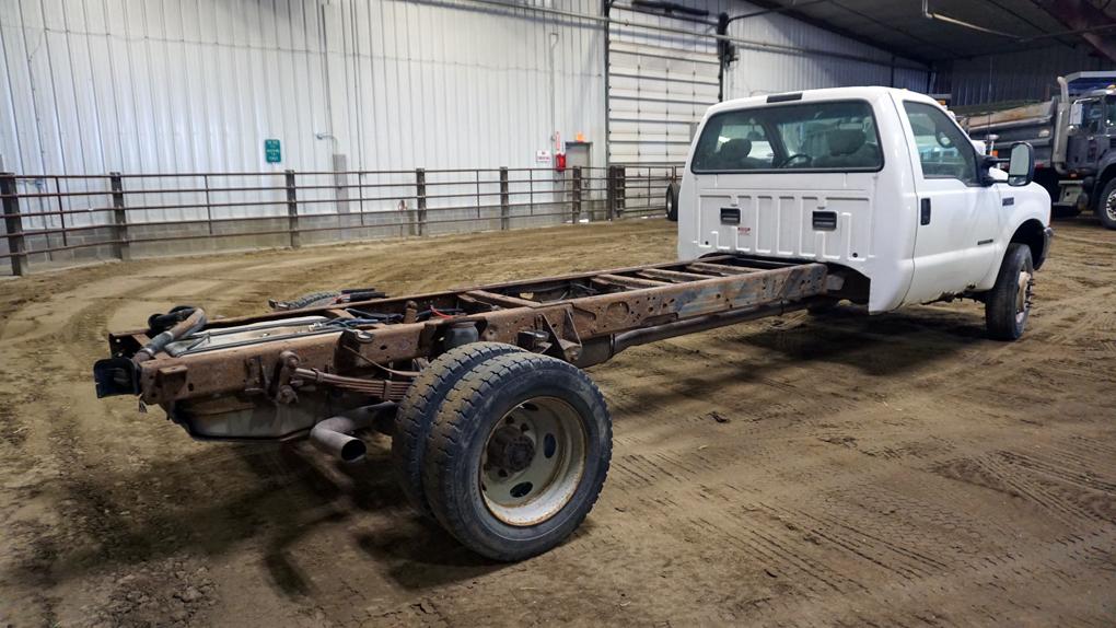 2001 Ford F-550 XL 1-Ton Dually Cab & Chassis