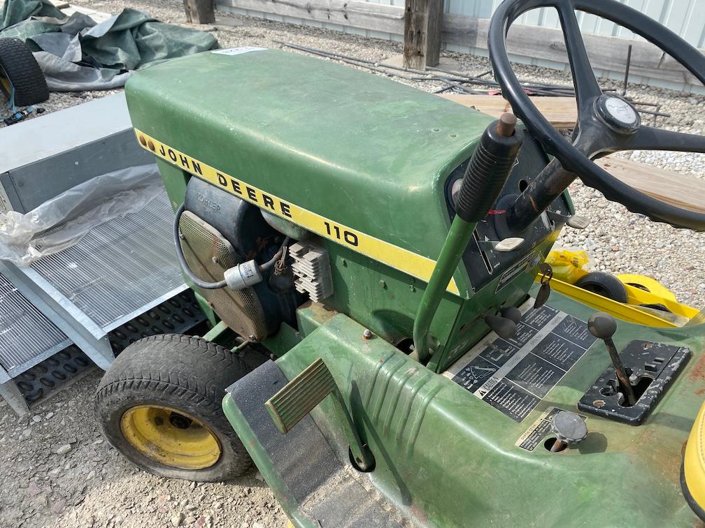 John Deere 110 Lawn & Garden Tractor