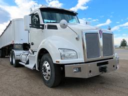 2017 Kenworth T880 Day Cab