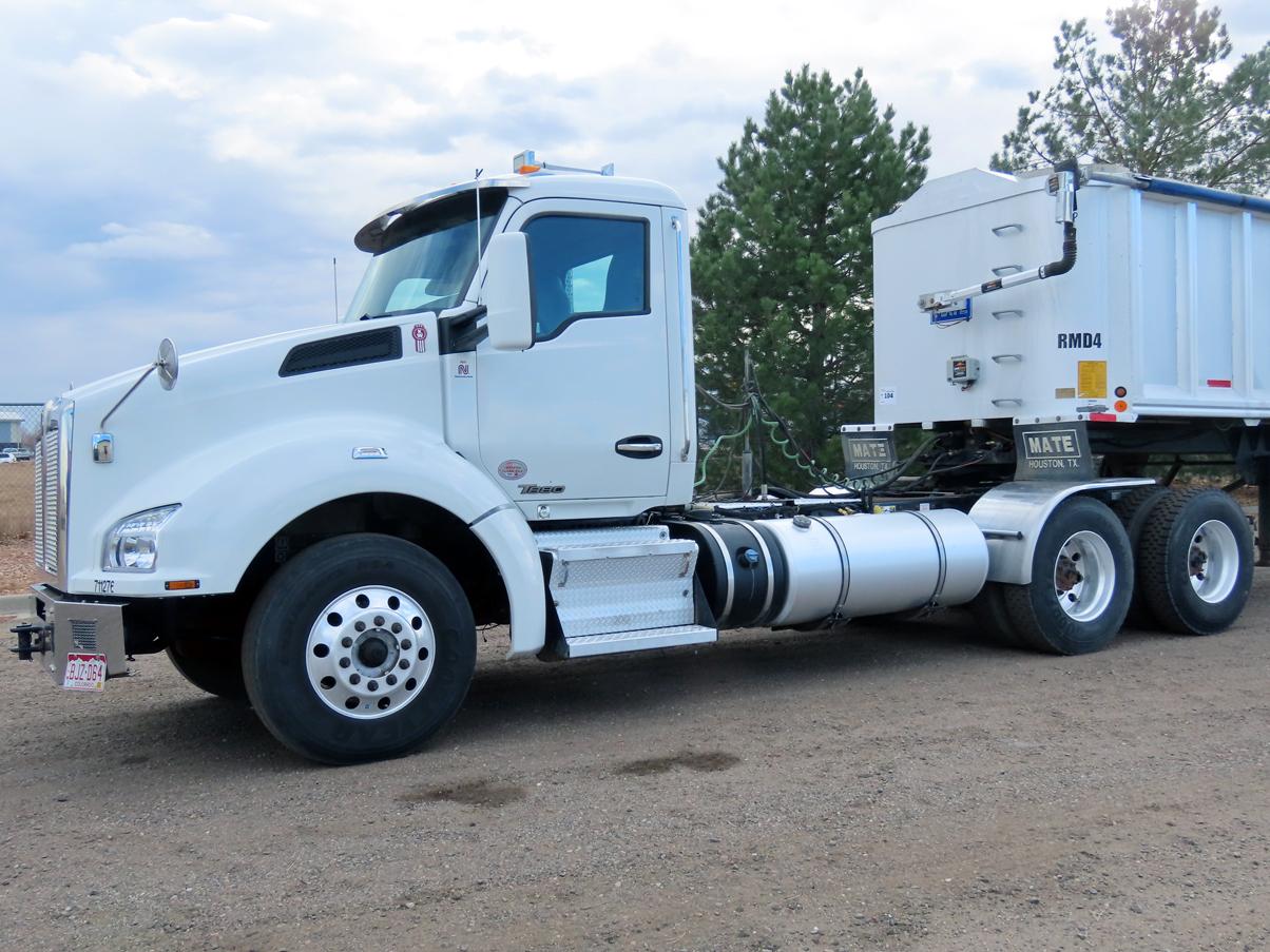 2017 Kenworth T880 Day Cab