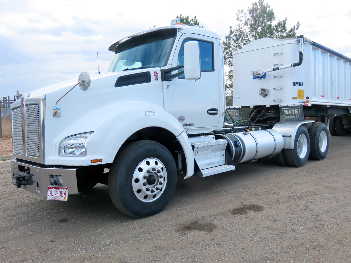 2017 Kenworth T880 Day Cab