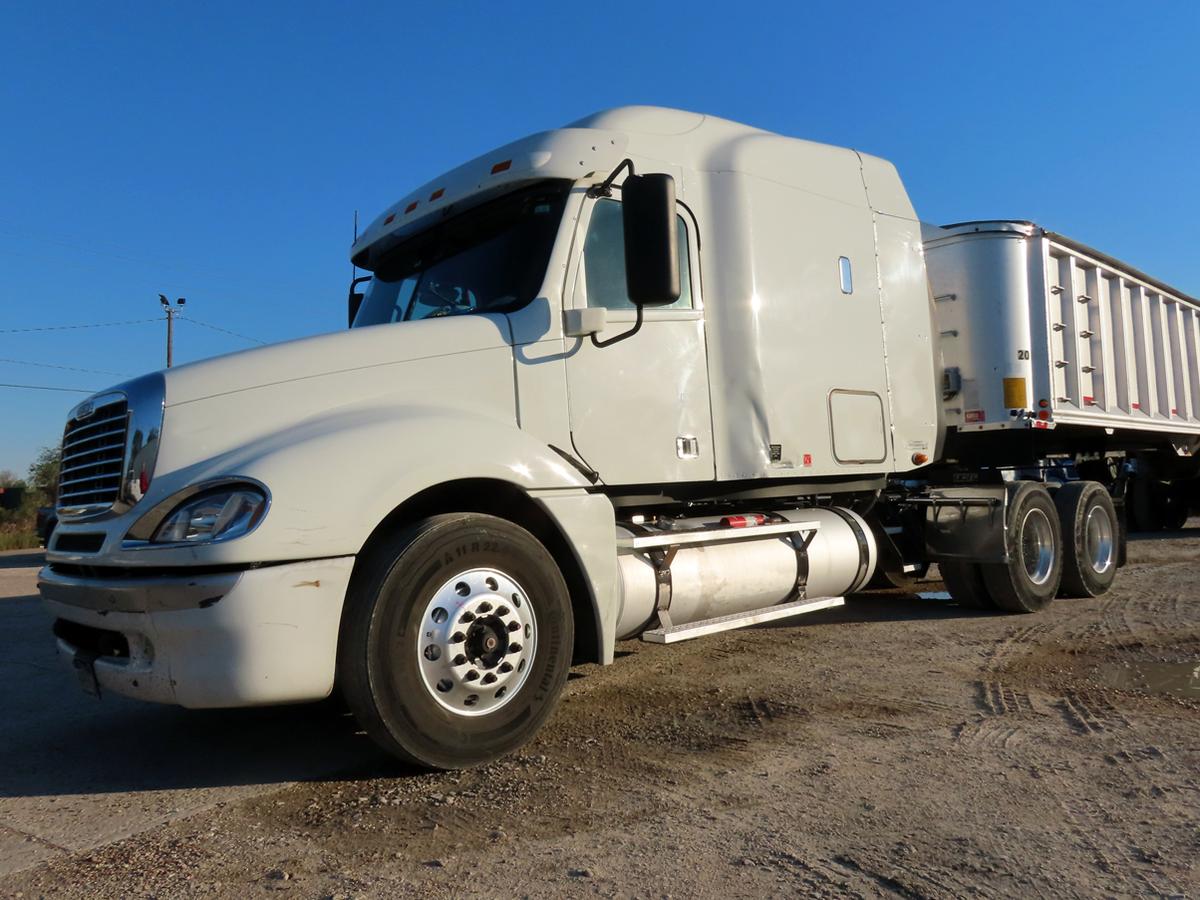 2016 Freightliner Tandem Axle Columbia