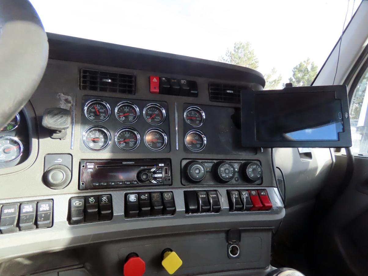 2017 Kenworth T880 Day Cab