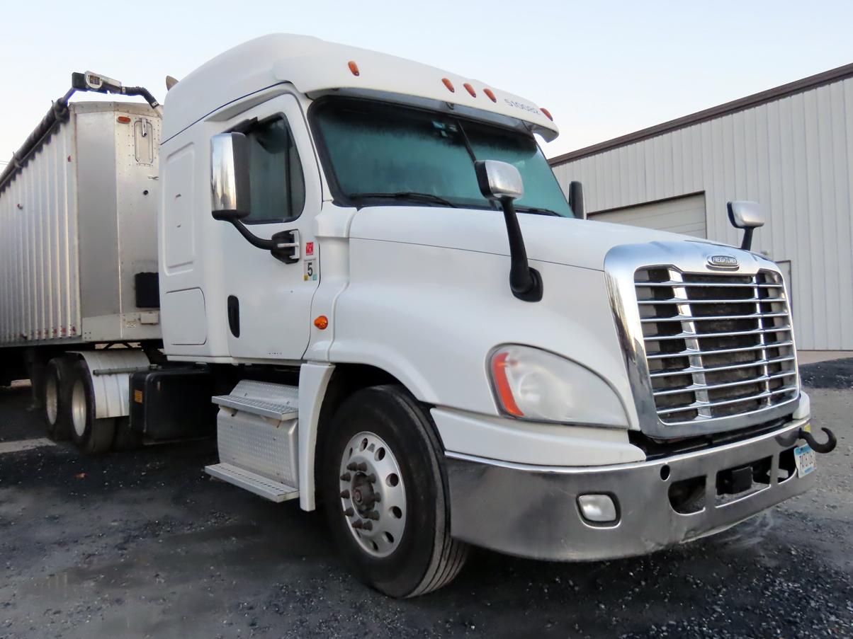 2018 Freightliner Tandem Axle Stand Up Conventional