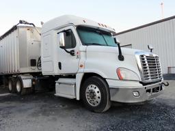 2018 Freightliner Tandem Axle Stand Up Conventional