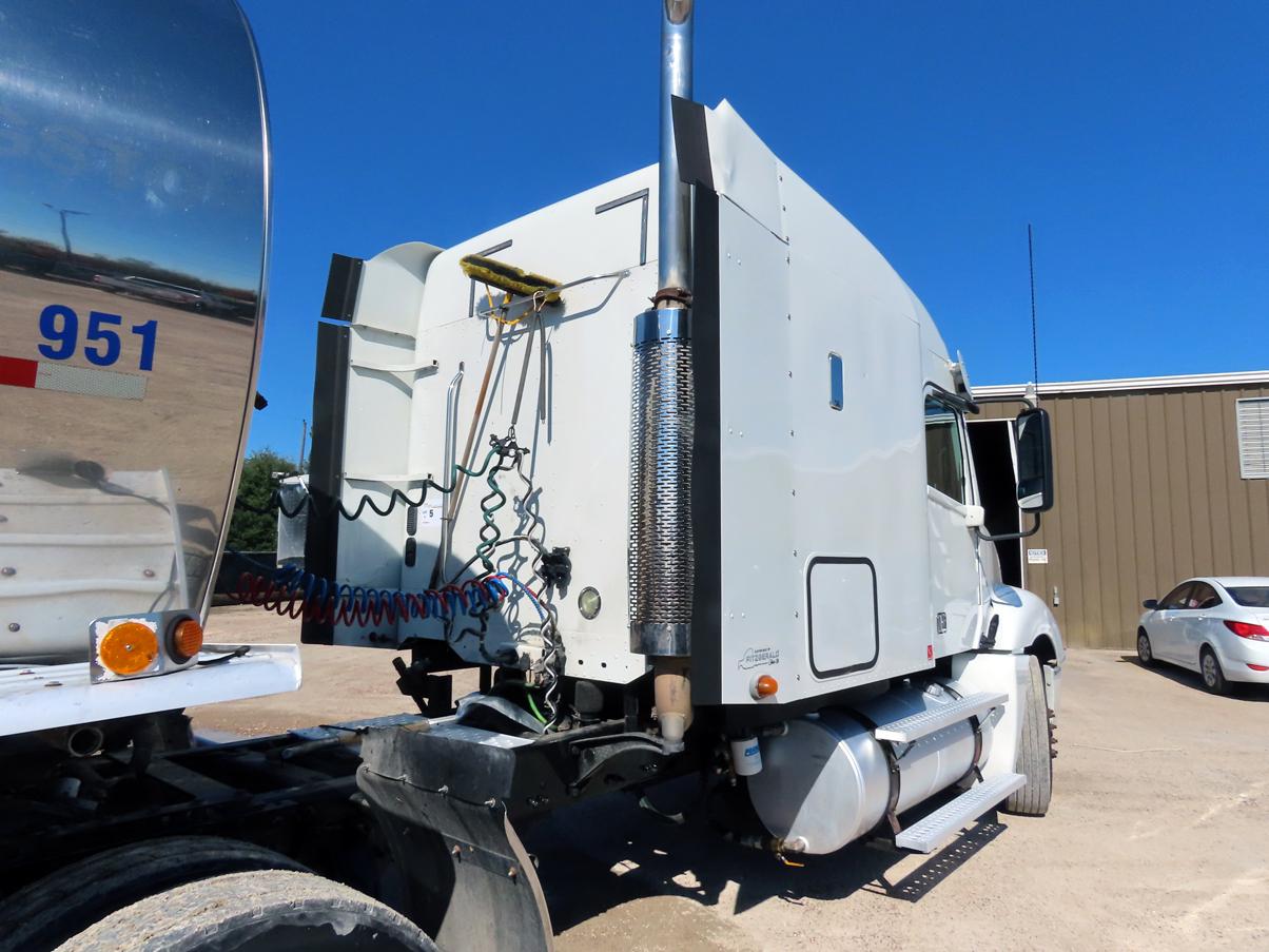 2016 Freightliner Tandem Axle Columbia Conventional