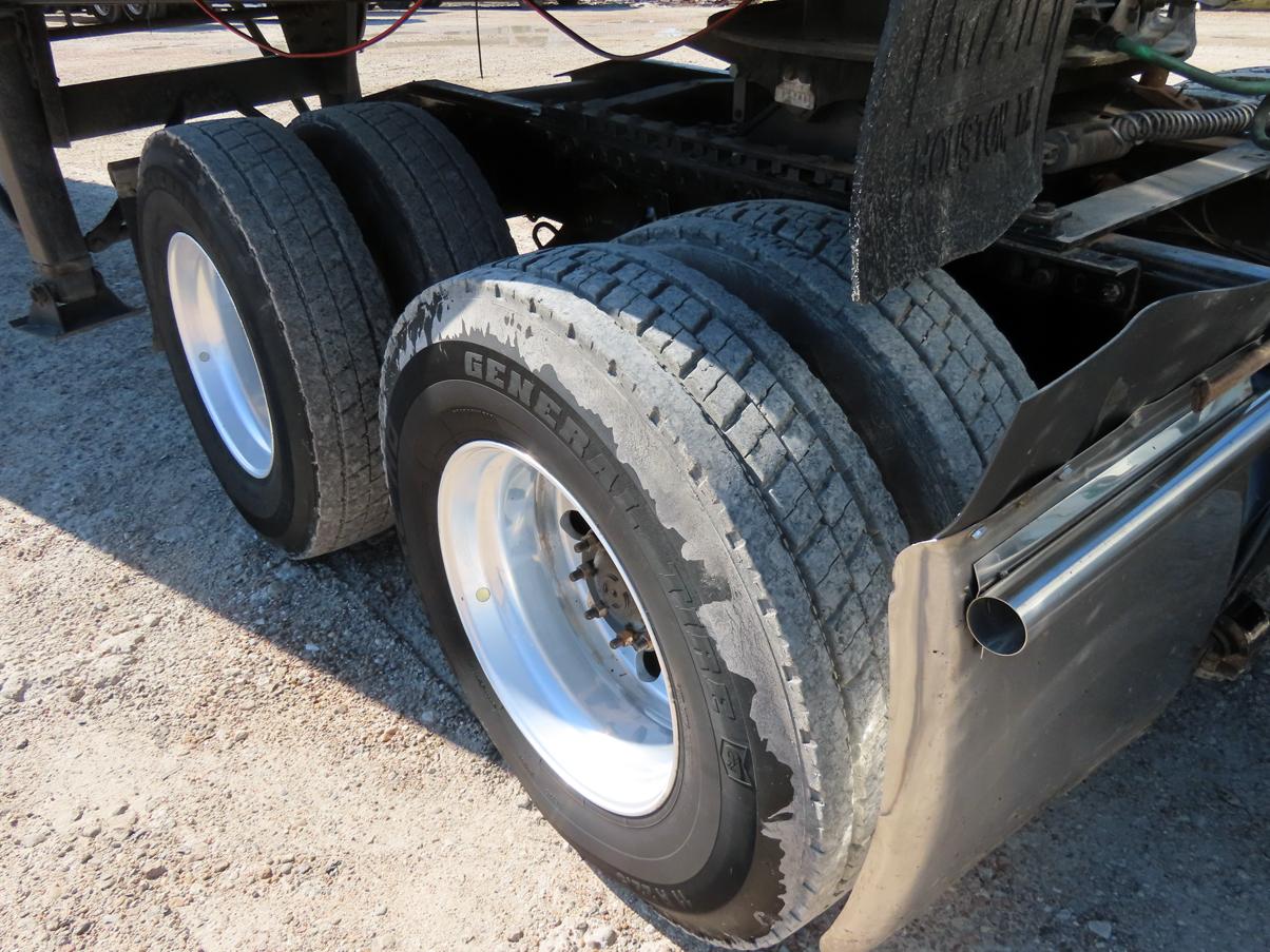 2017 Freightliner Tandem Axle Columbia Stand Up Cab Truck Tractor