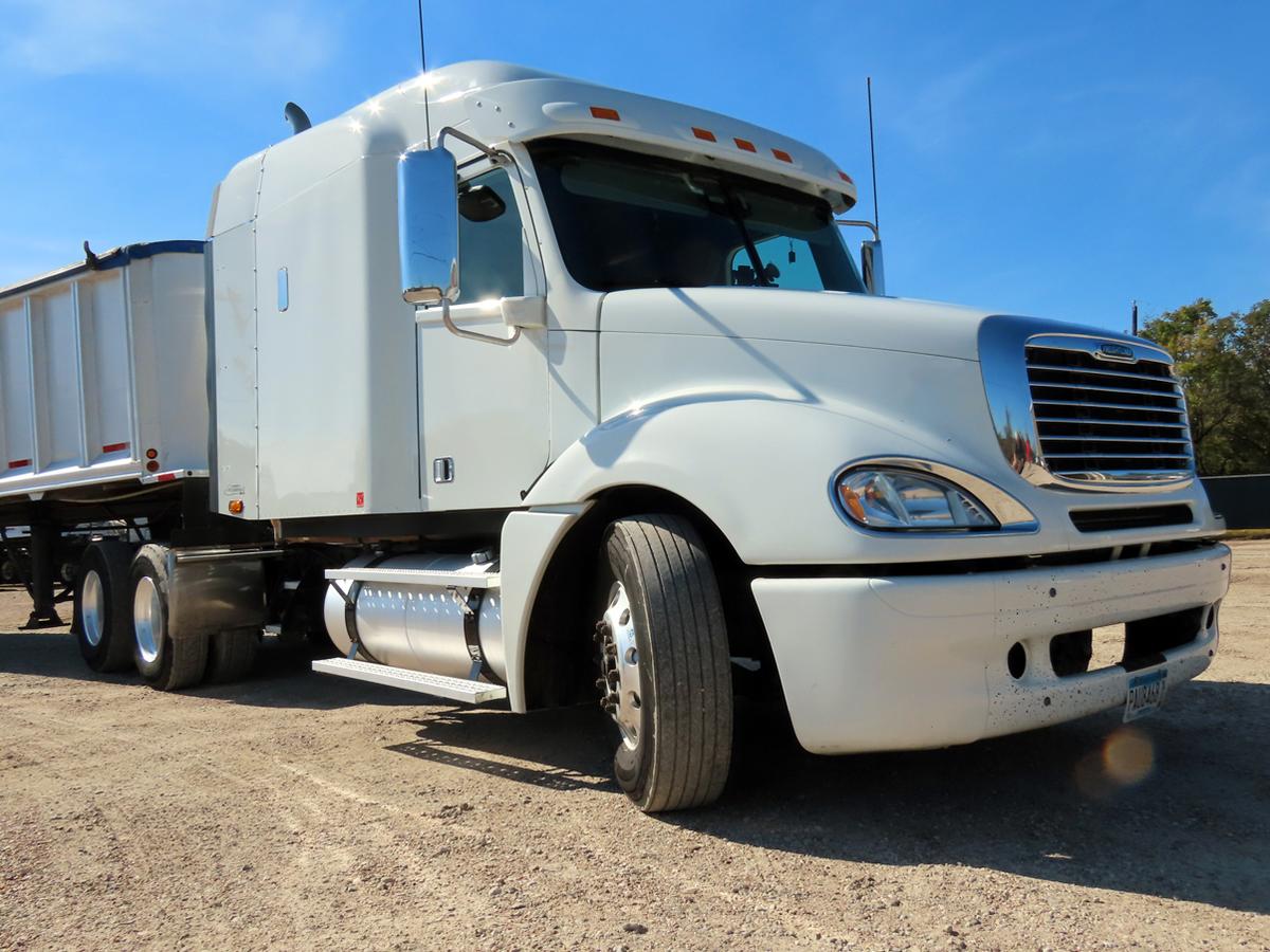 2017 Freightliner Tandem Axle Columbia Stand Up Cab Truck Tractor