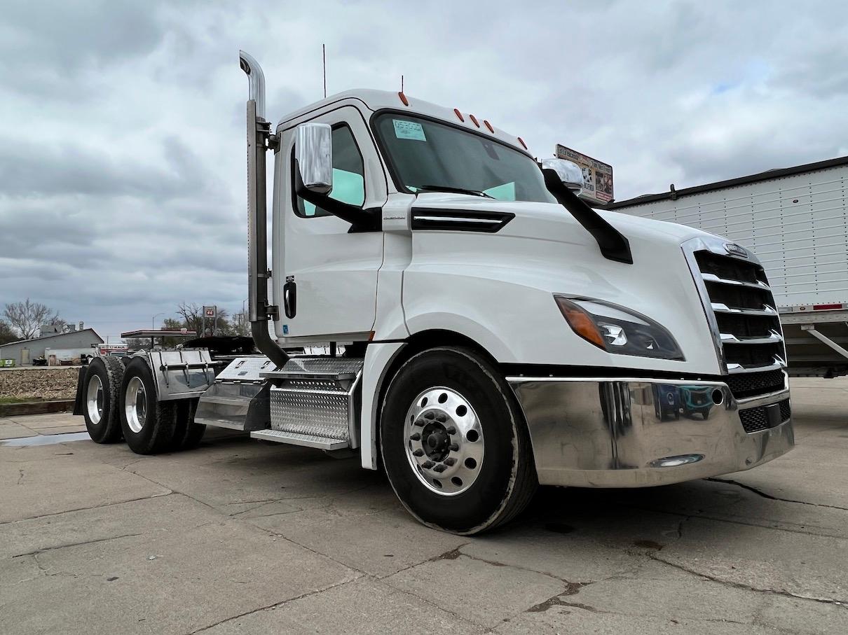 2019 Freightliner Cascadia 126