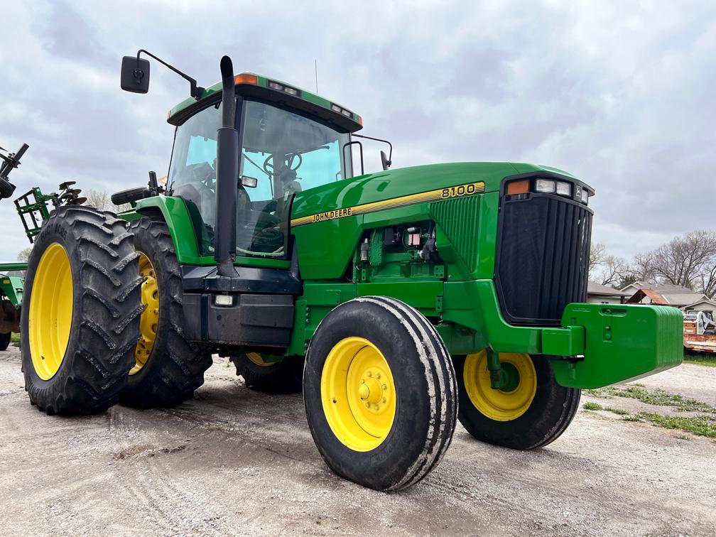 1996 John Deere 8100 2WD