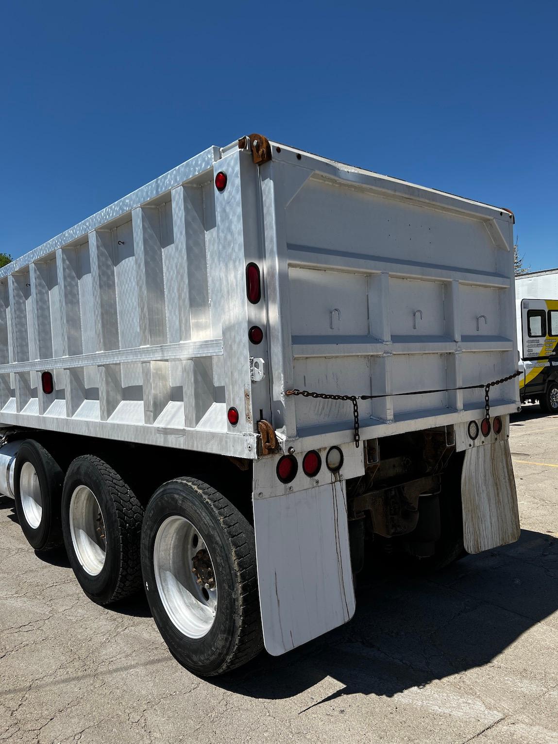 2006 Peterbilt 379 Triple Axle Dump Truck