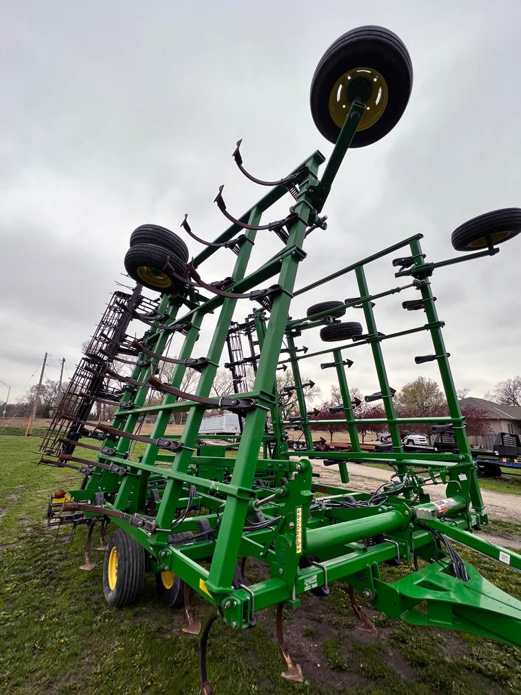 John Deere 2210