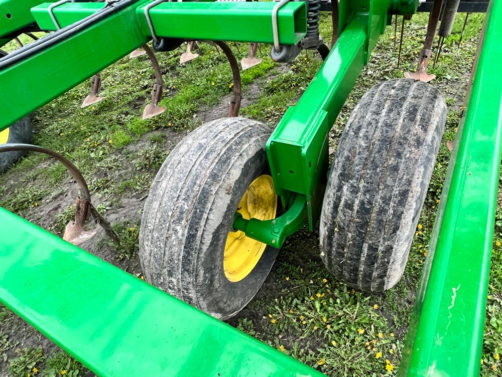 John Deere 2210