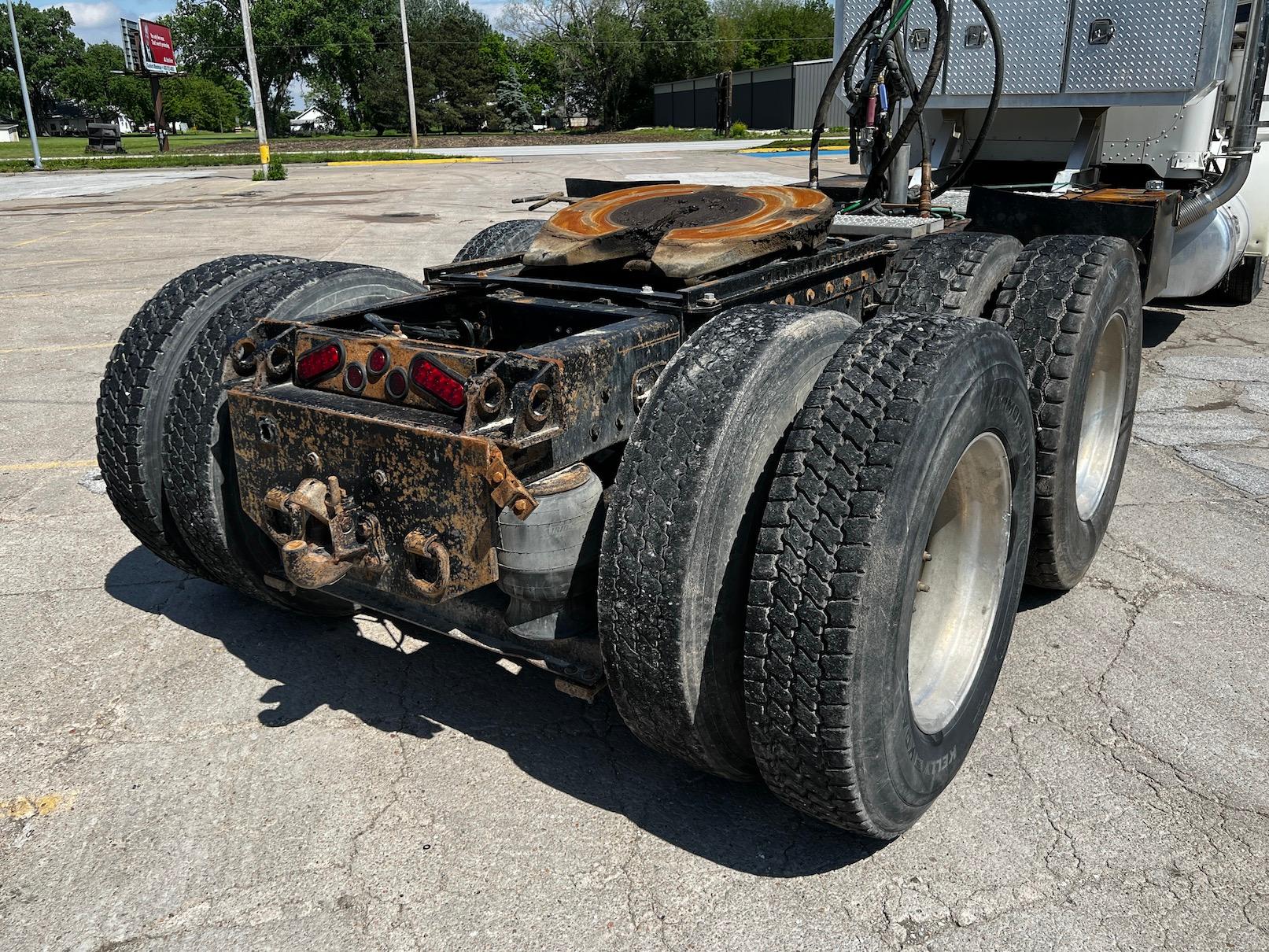 1996 Peterbilt 378 Day Cab