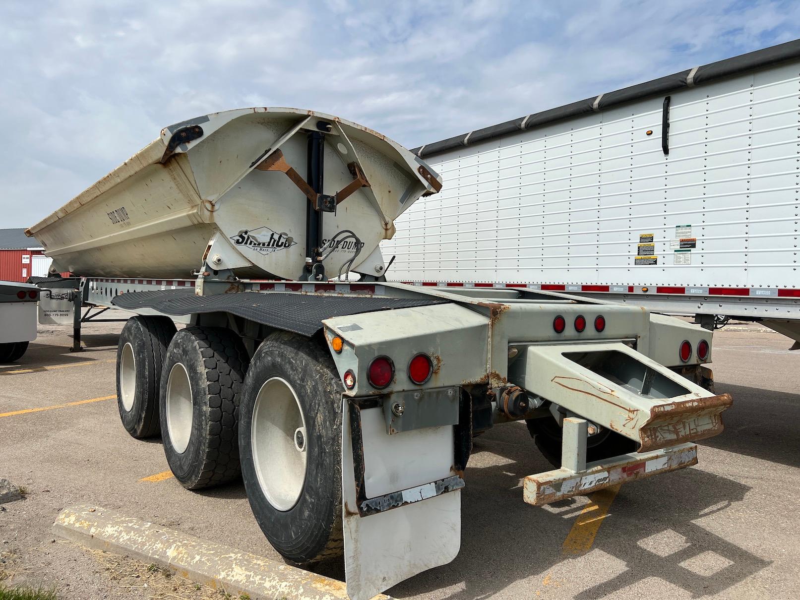 2010 Smith Co S3-47-39 Triple Axle Side Dump Trailer