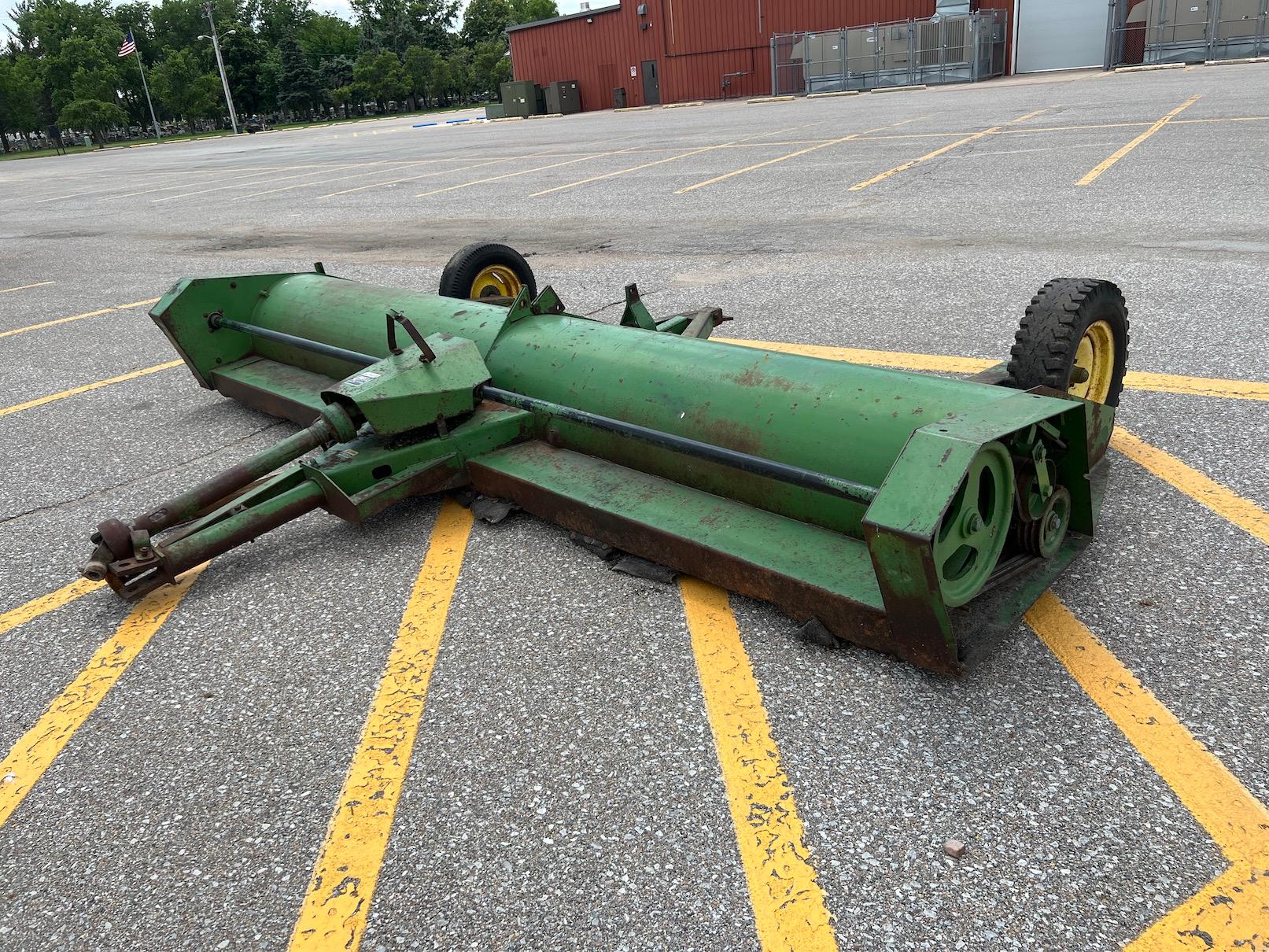 John Deere 14 ft. Pull-Type Flail Shredder