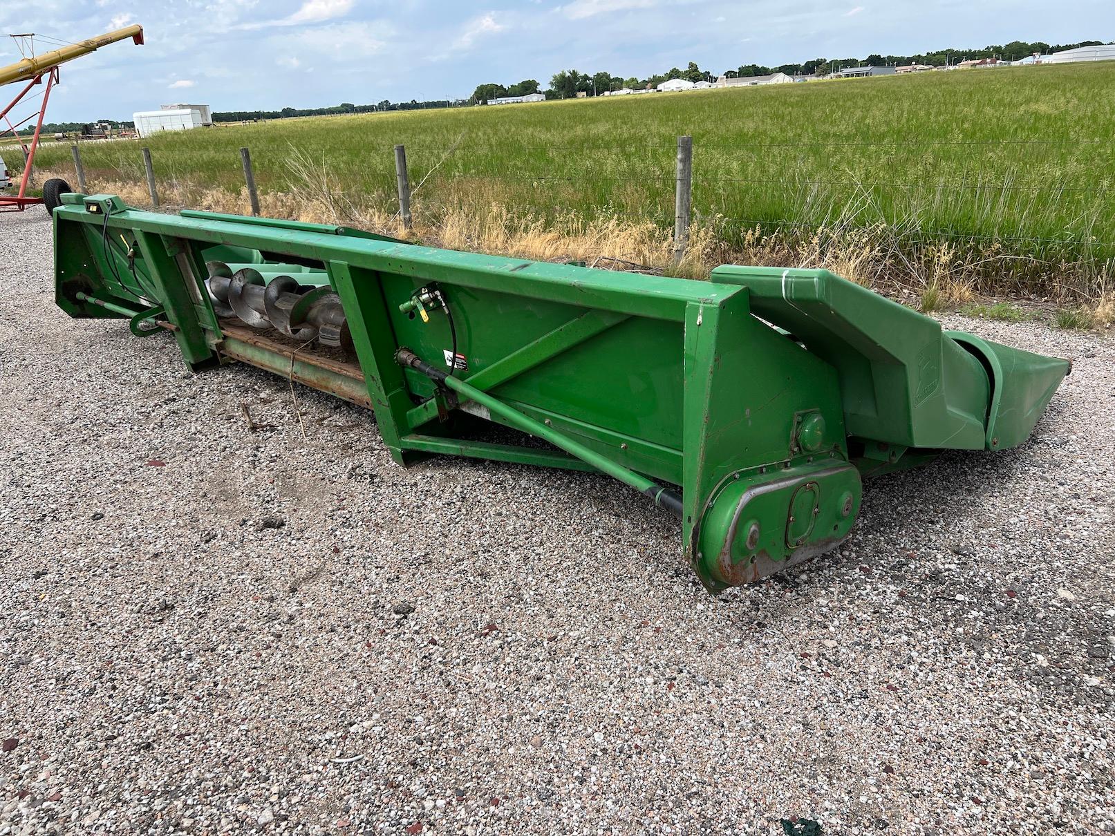 John Deere 843 Corn Head