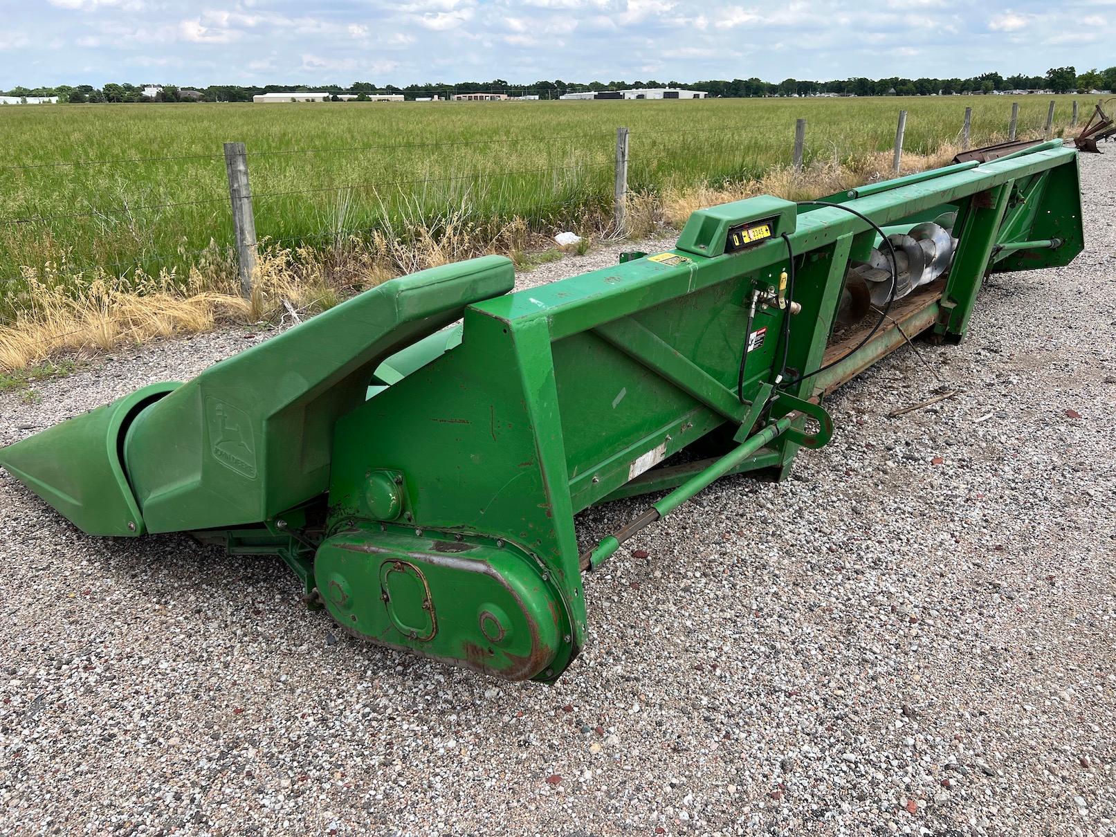 John Deere 843 Corn Head