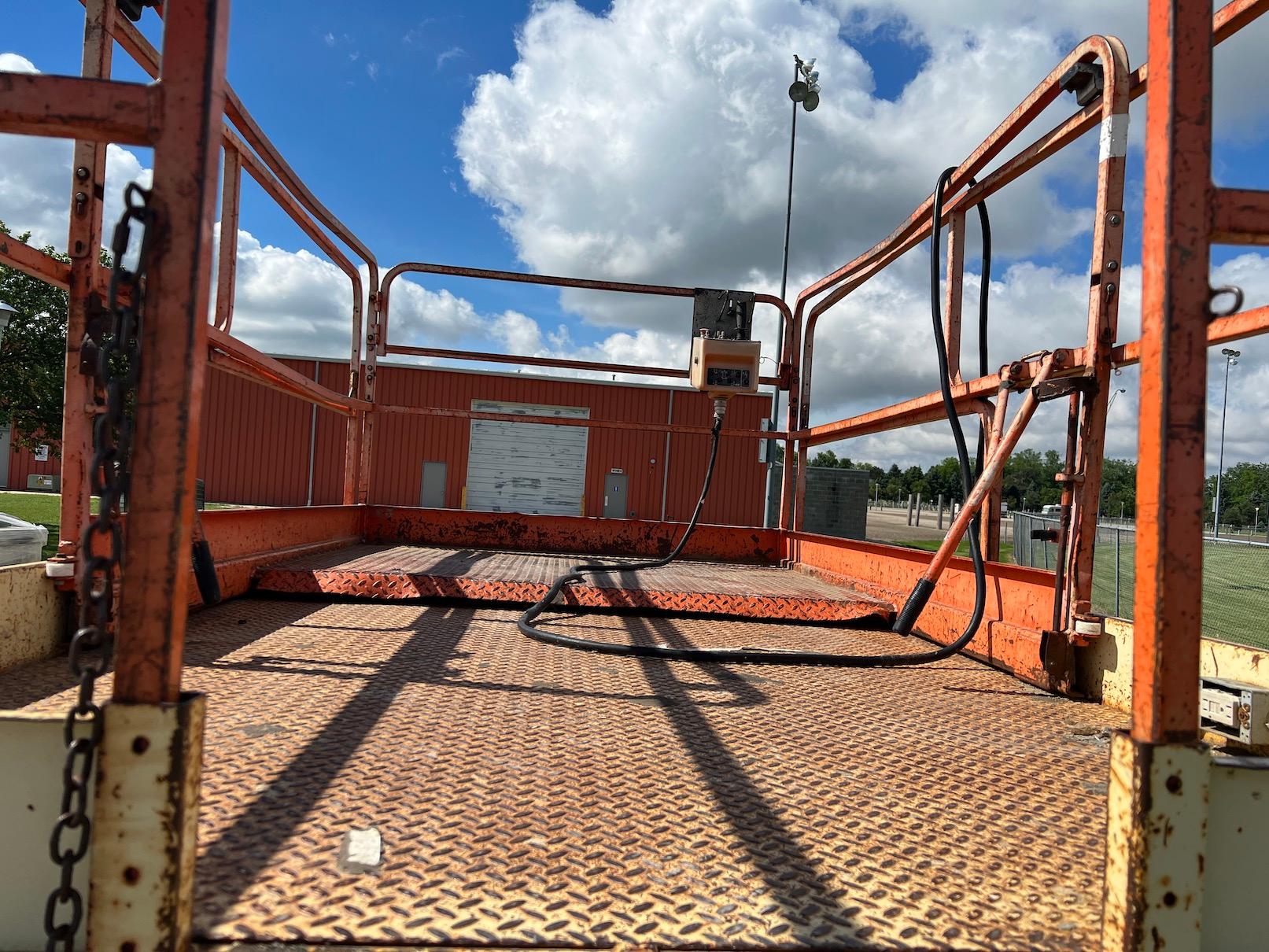 1998 JLG Scissor Lift