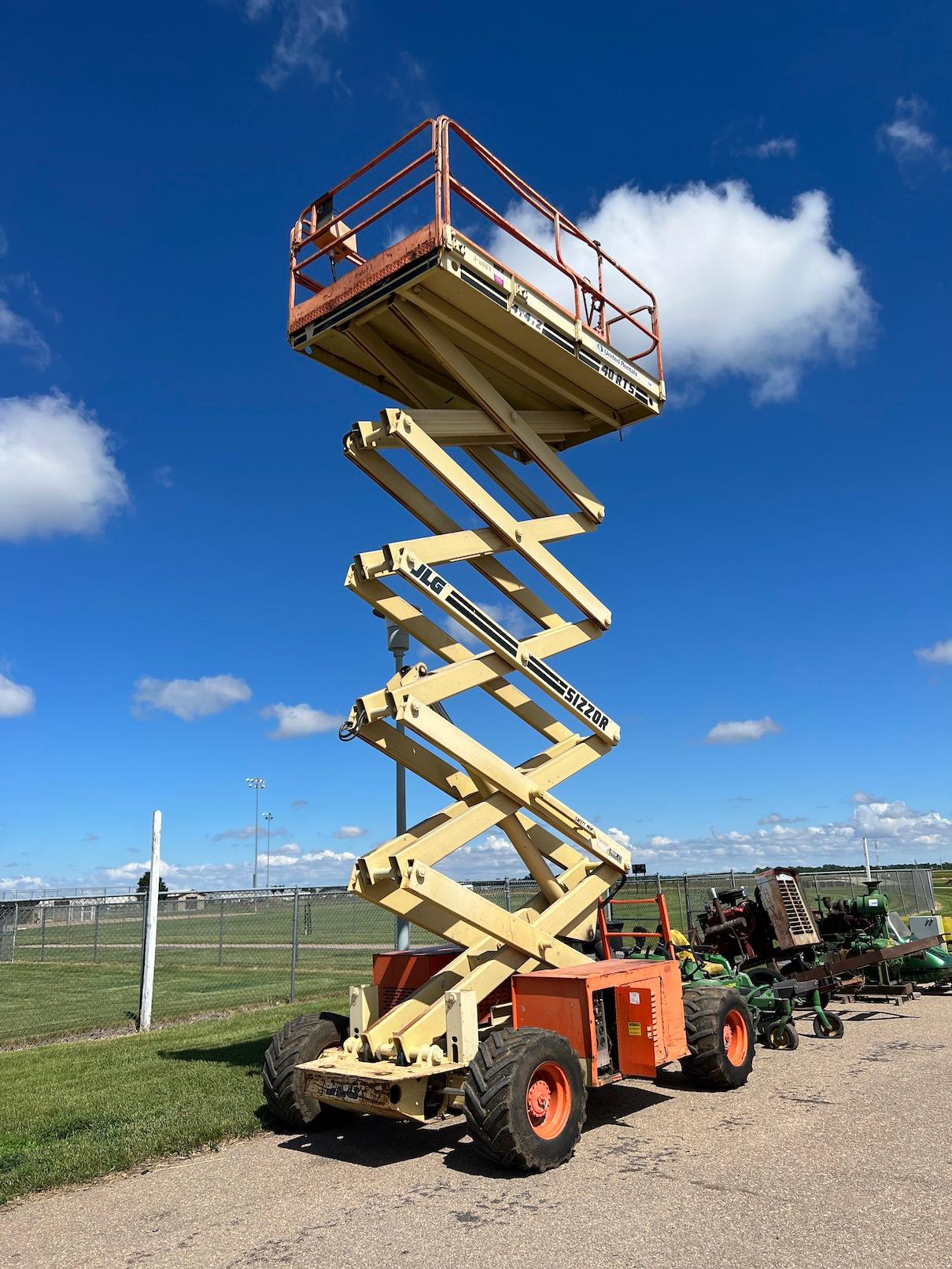 1998 JLG Scissor Lift