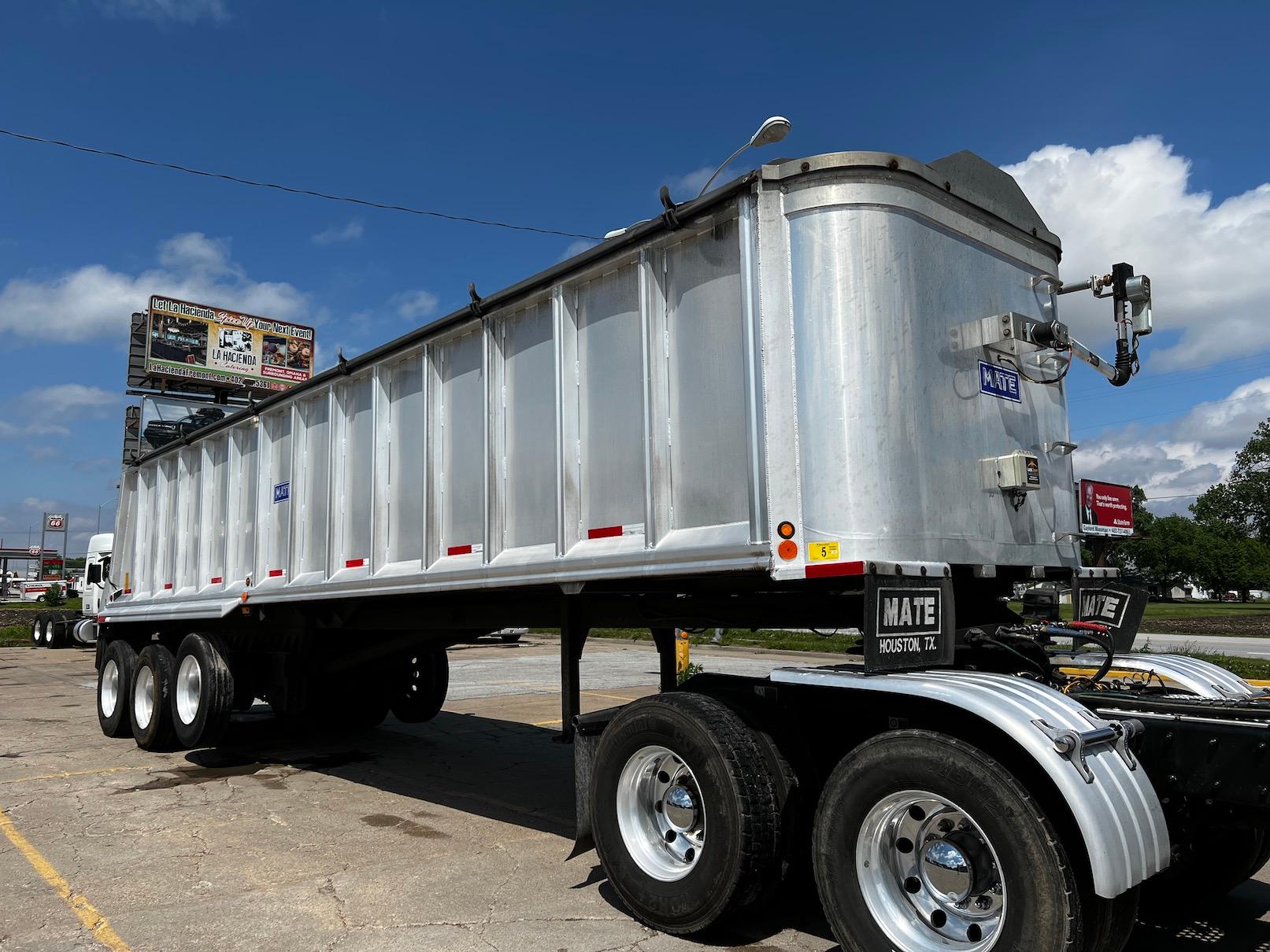 2011 Mate Triple Axle End Dump Trailer