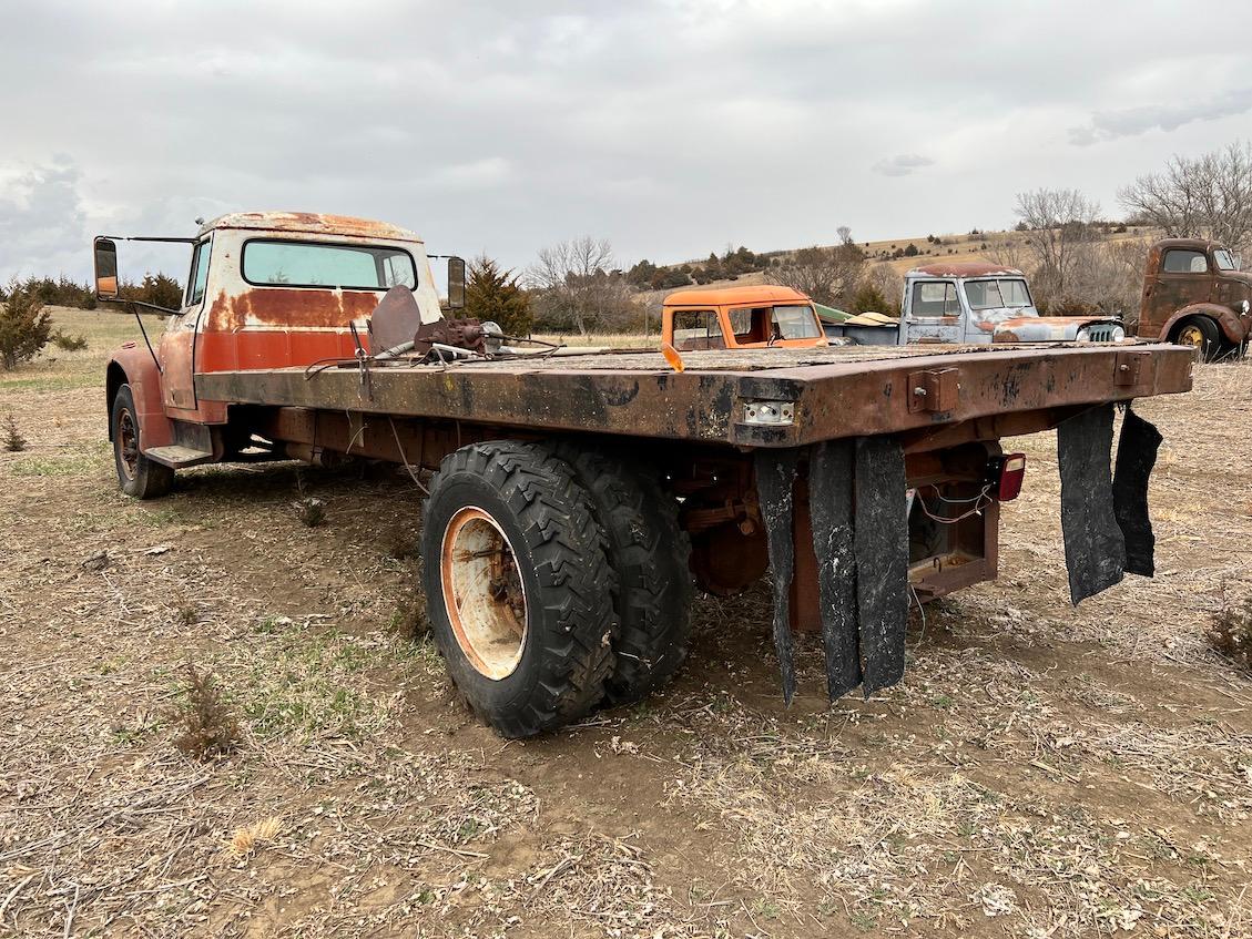 IHC 1700 Loadstar Flatbed Truck