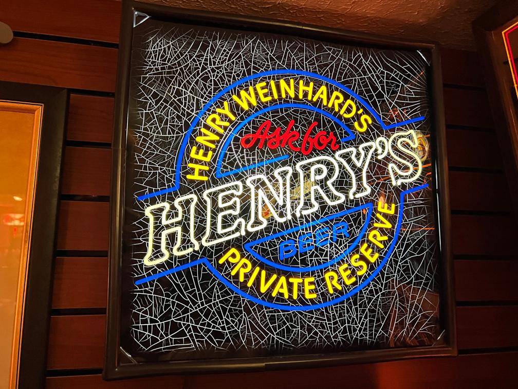 Henry Weinhards Lighted Sign