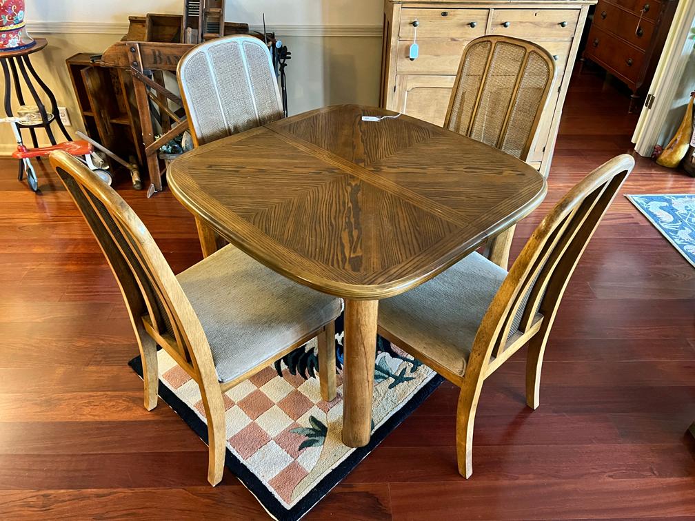 Dining Room Table & Chairs