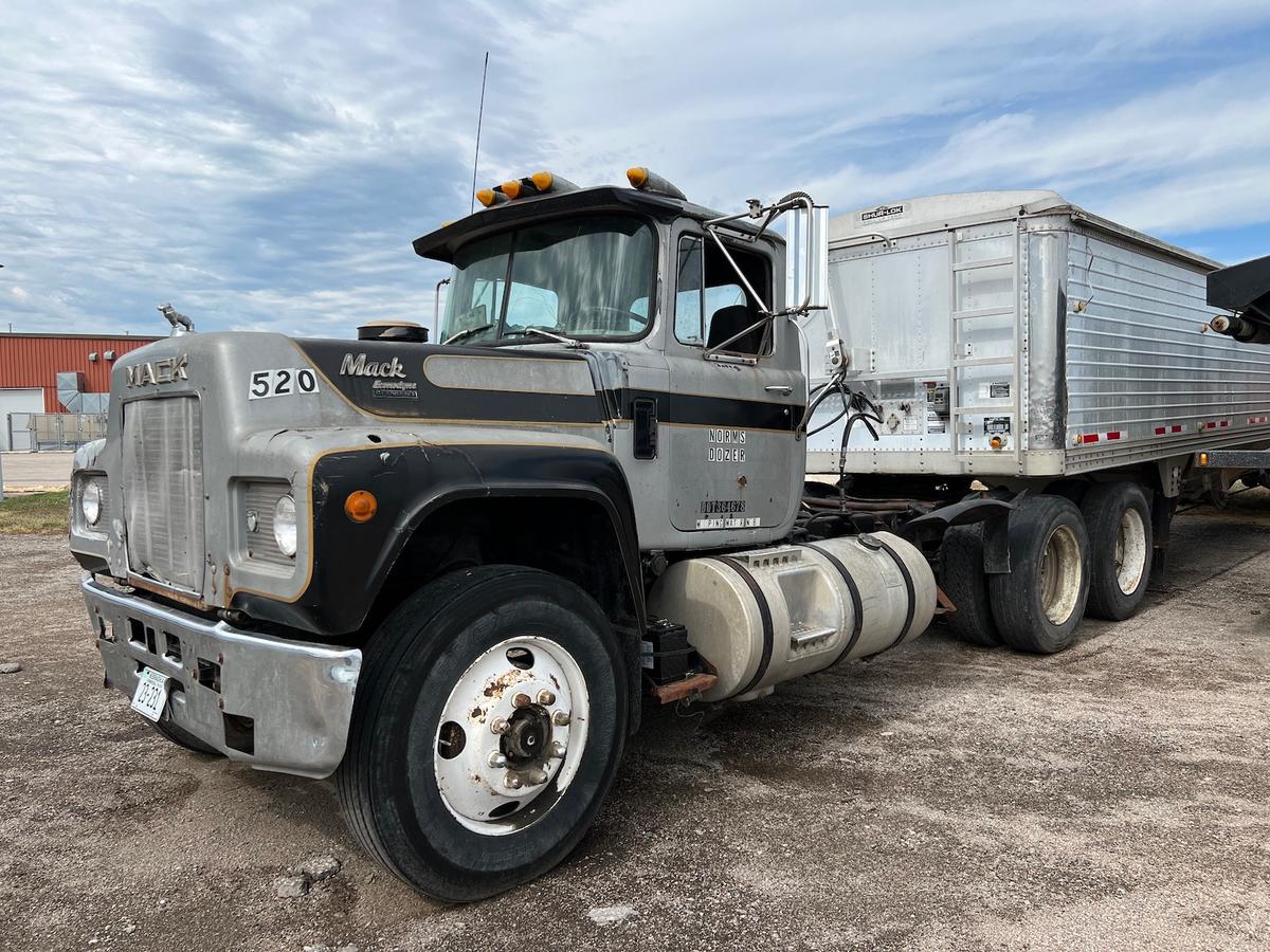 1988 Mack F688ST