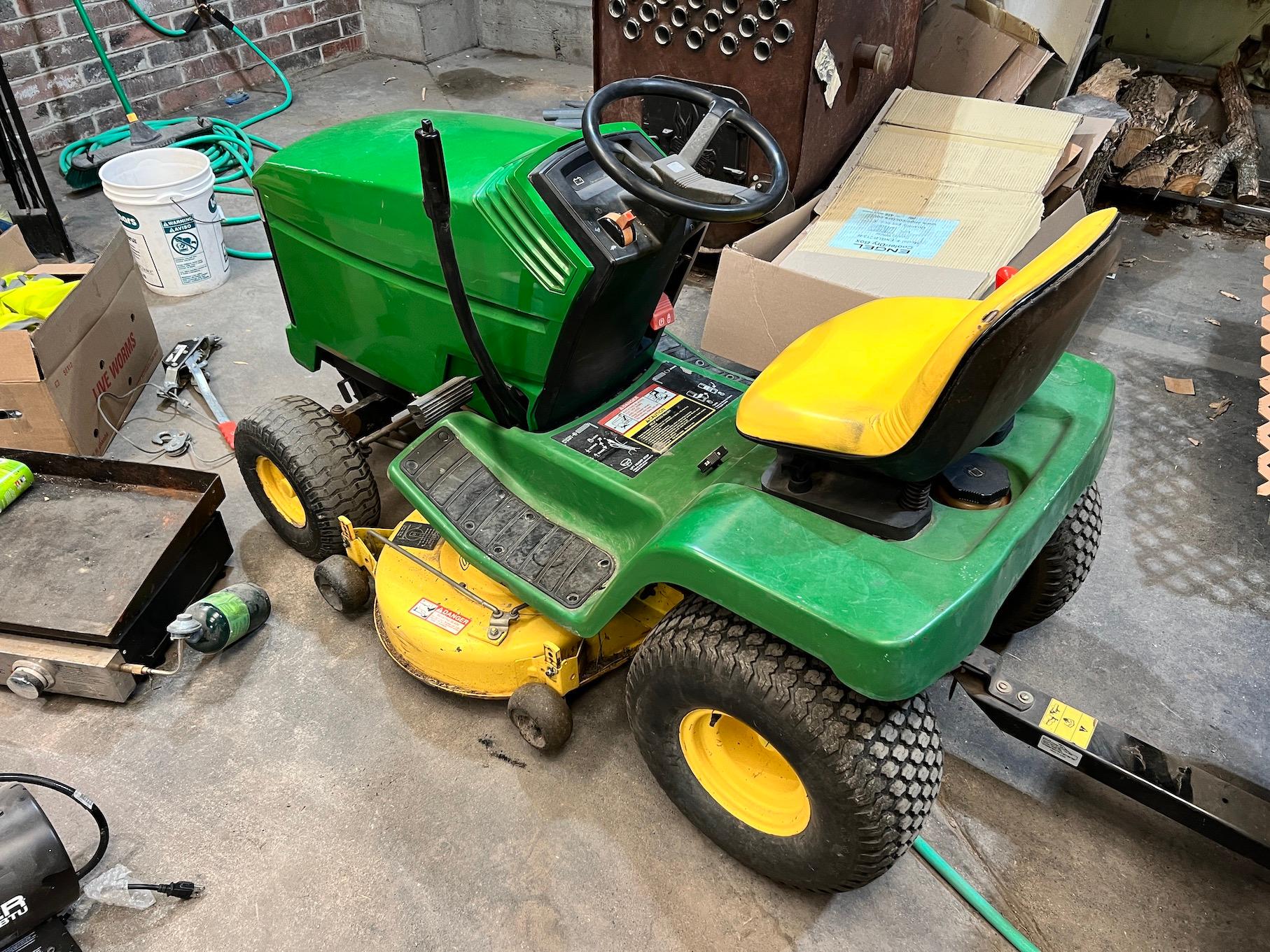 John Deere LX172 Lawn & Garden Tractor