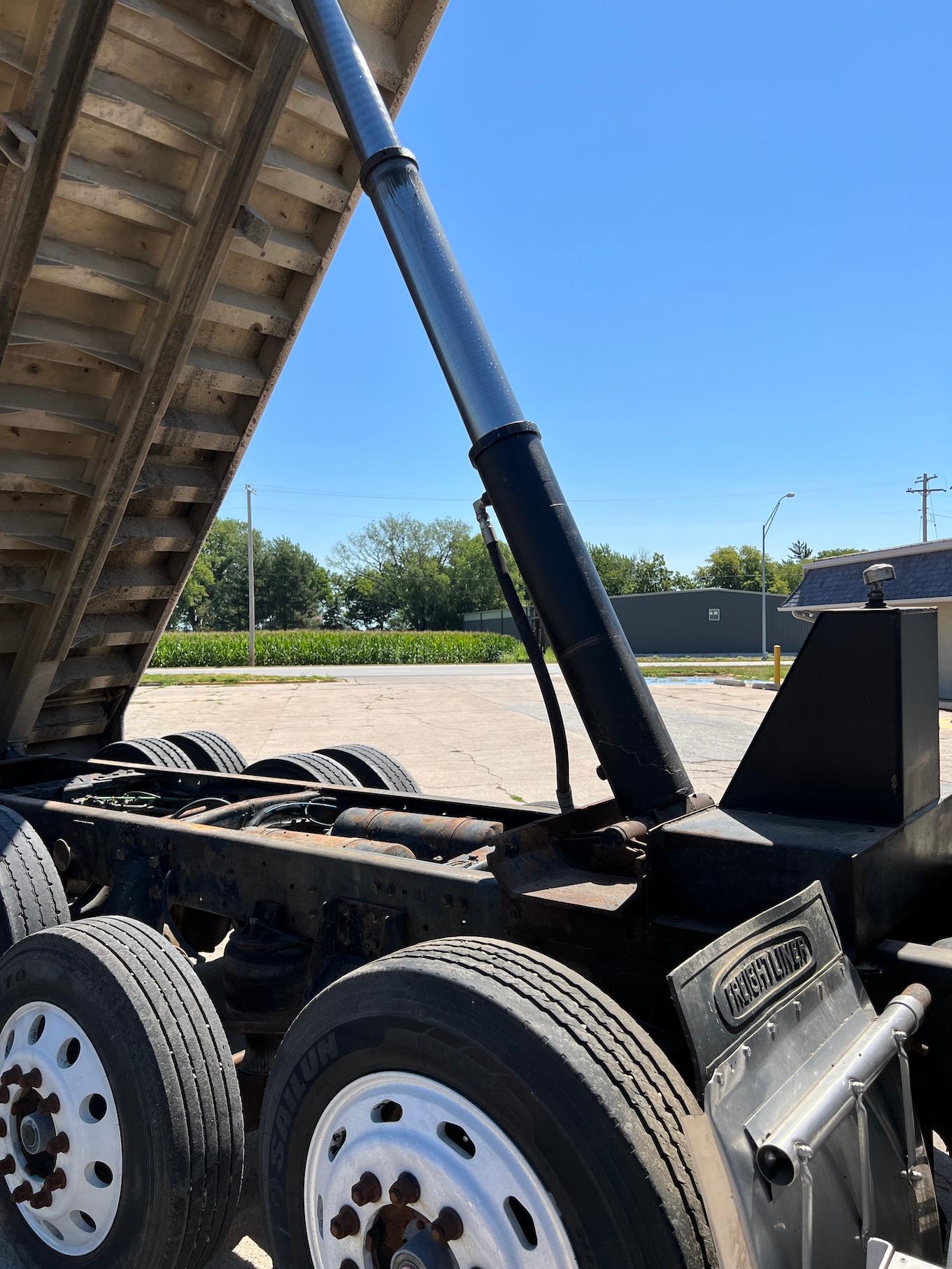 2001 Freightliner 132 Classic XL Quad Axle Dump Truck