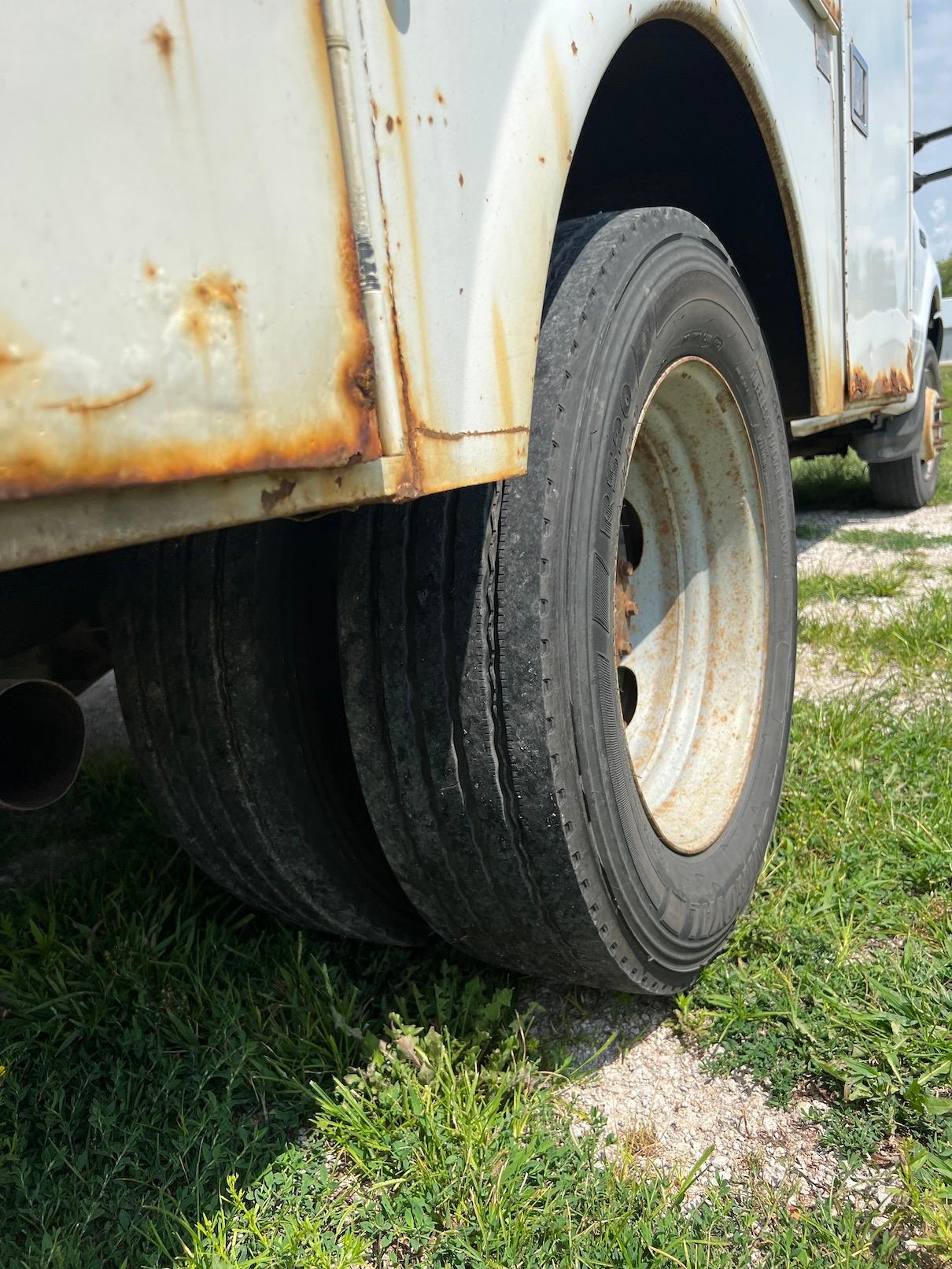 2004 Ford F-450 XL Super Duty 1-Ton Dually Service Truck