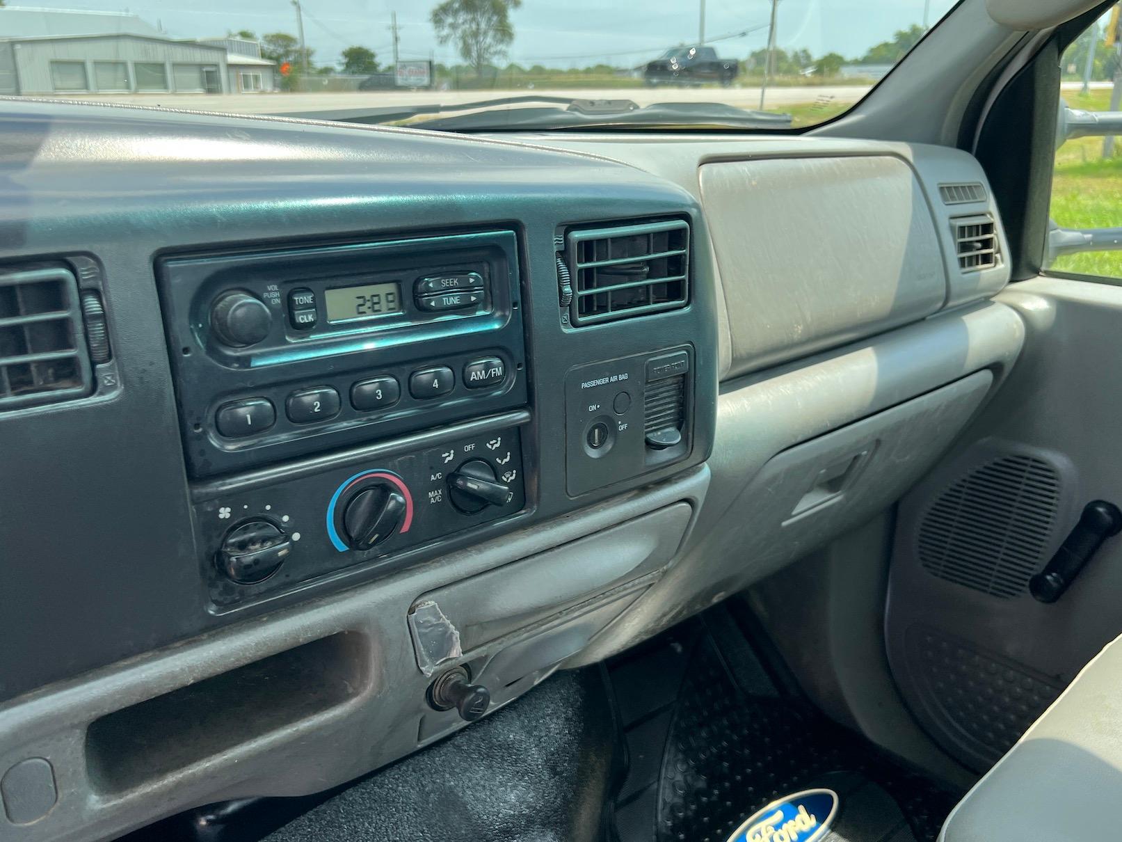 2004 Ford F-450 XL Super Duty 1-Ton Dually Service Truck