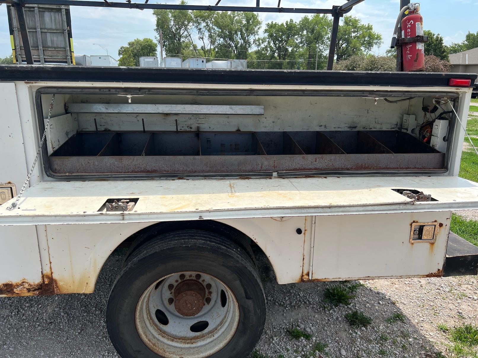 2004 Ford F-450 XL Super Duty 1-Ton Dually Service Truck