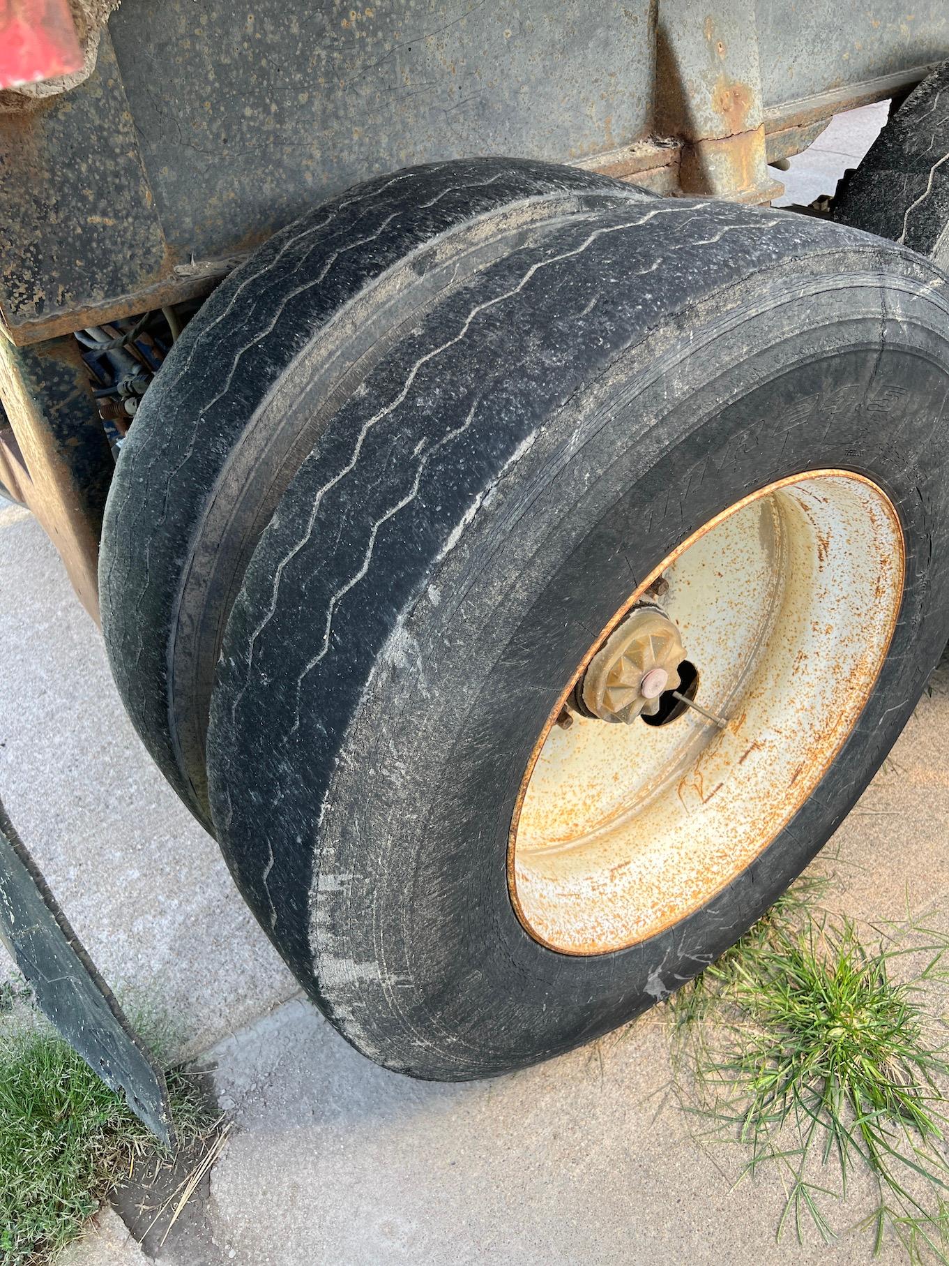 1981 Fruehauf 30' Steel End Dump Trailer