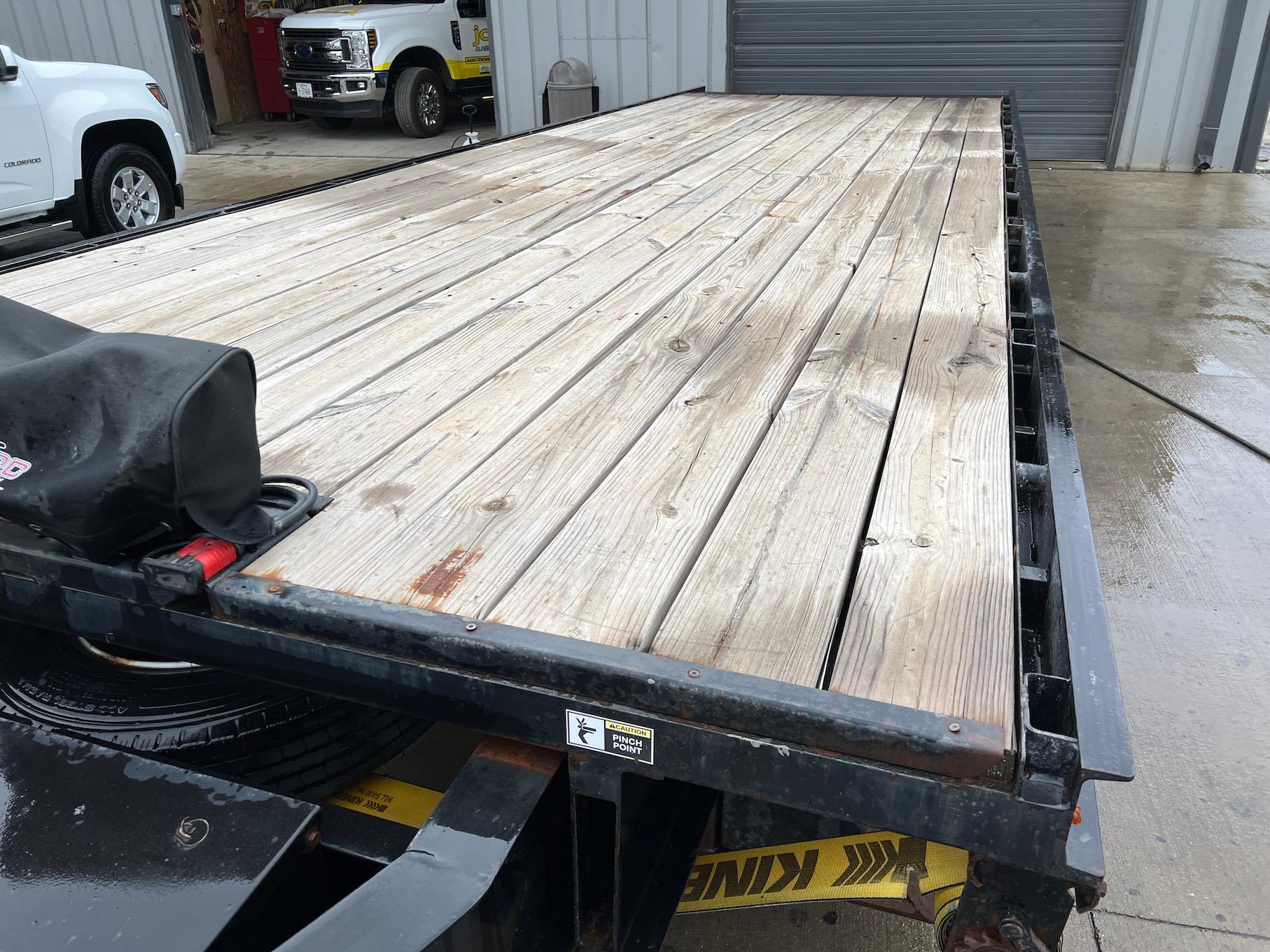 2017 Hull Deck Over Equipment Trailer