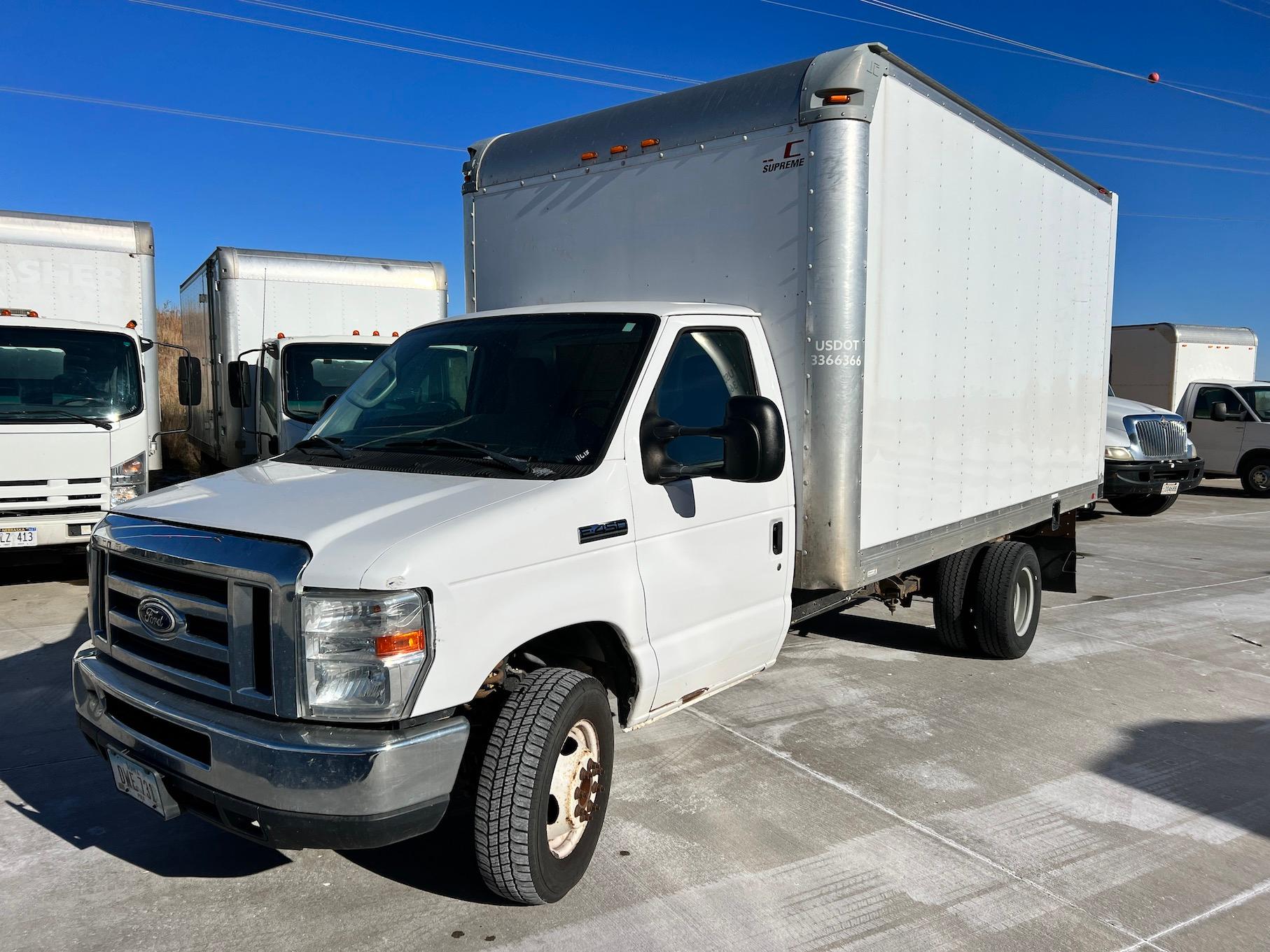 2015 Ford E-450 Super Duty Van Truck