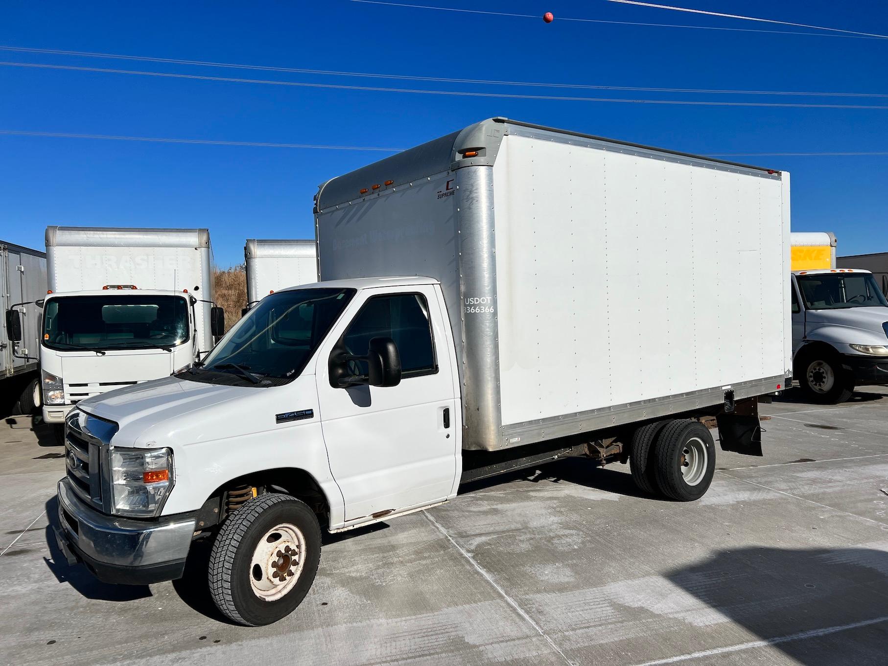 2015 Ford E-450 Super Duty Van Truck