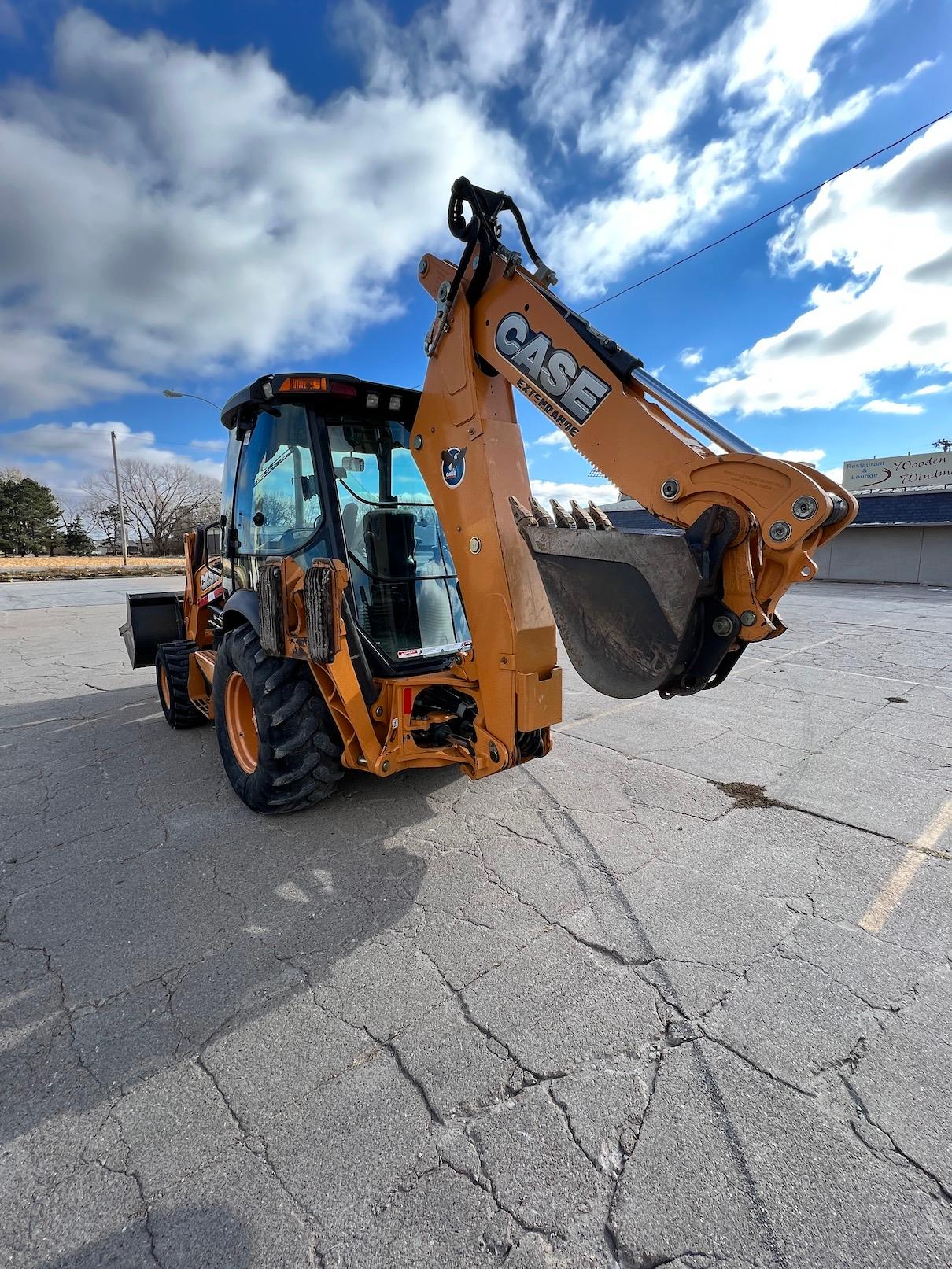 2014 Case 580 Super N MFWD Tractor Loader Backhoe