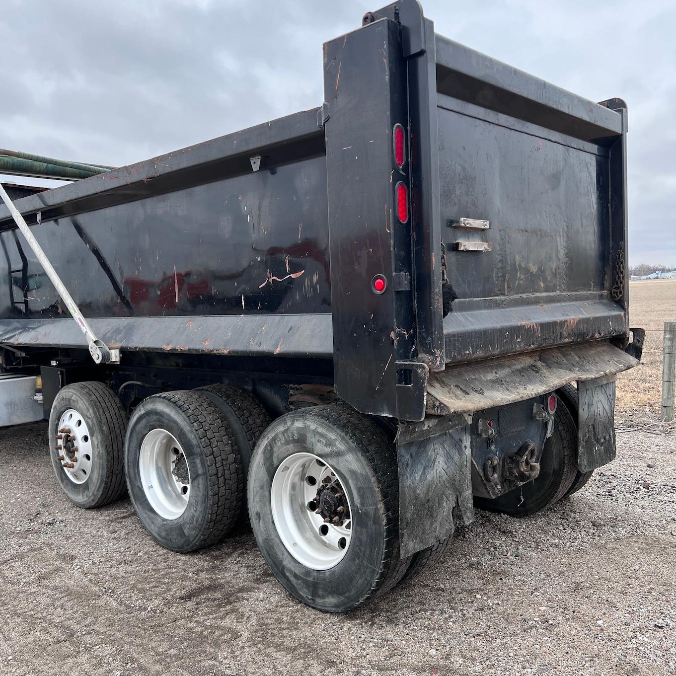 2015 Freightliner 114SD Dump Truck