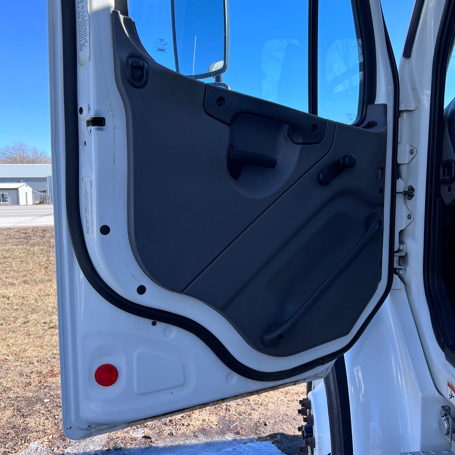 2019 Freightliner M2 Van Body Truck