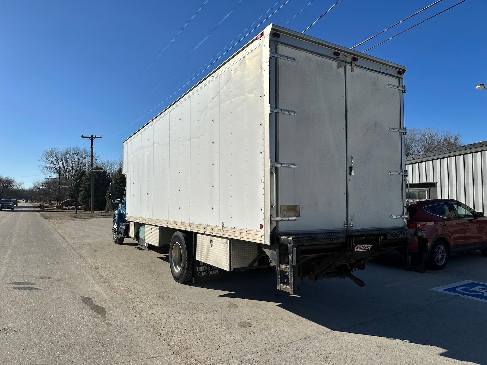 2005 International 4300 Display Van Truck