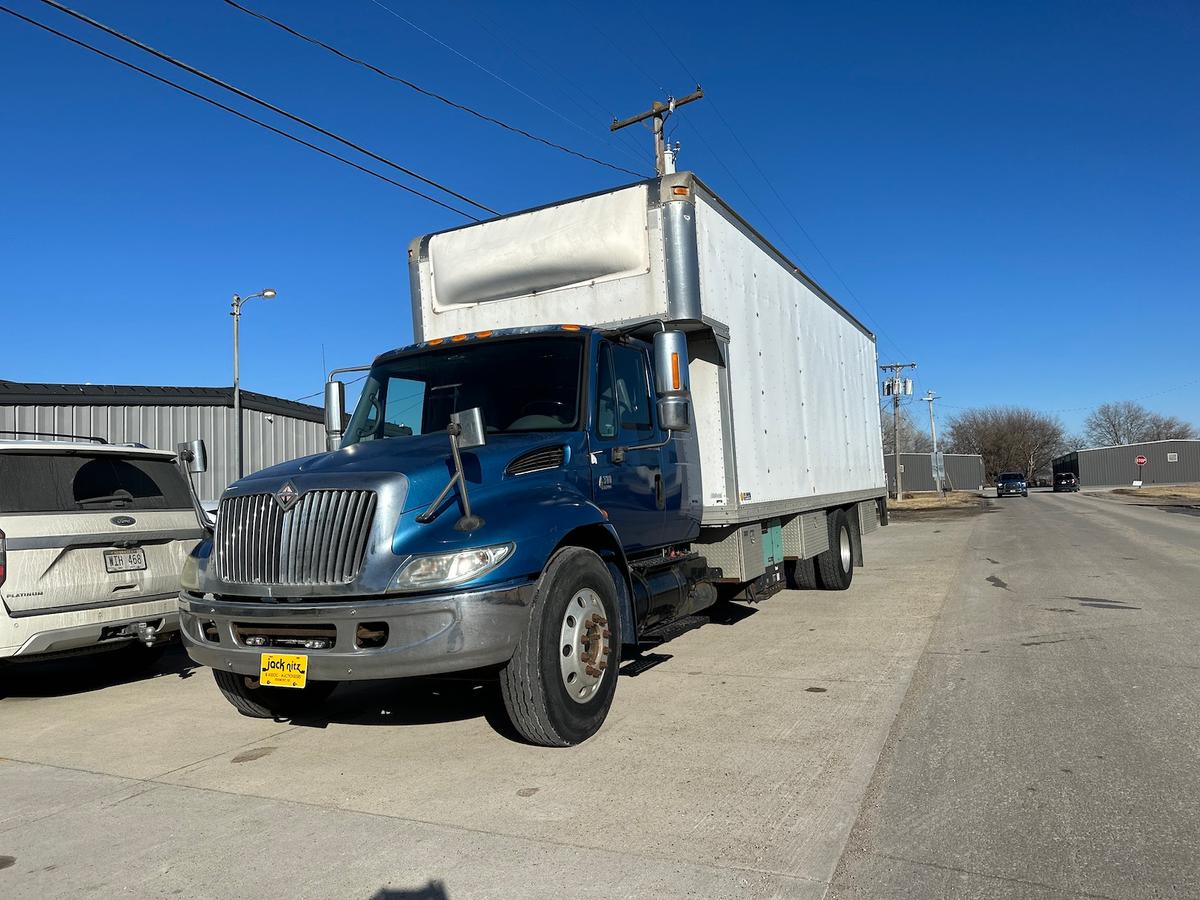 2005 International 4300 Display Van Truck