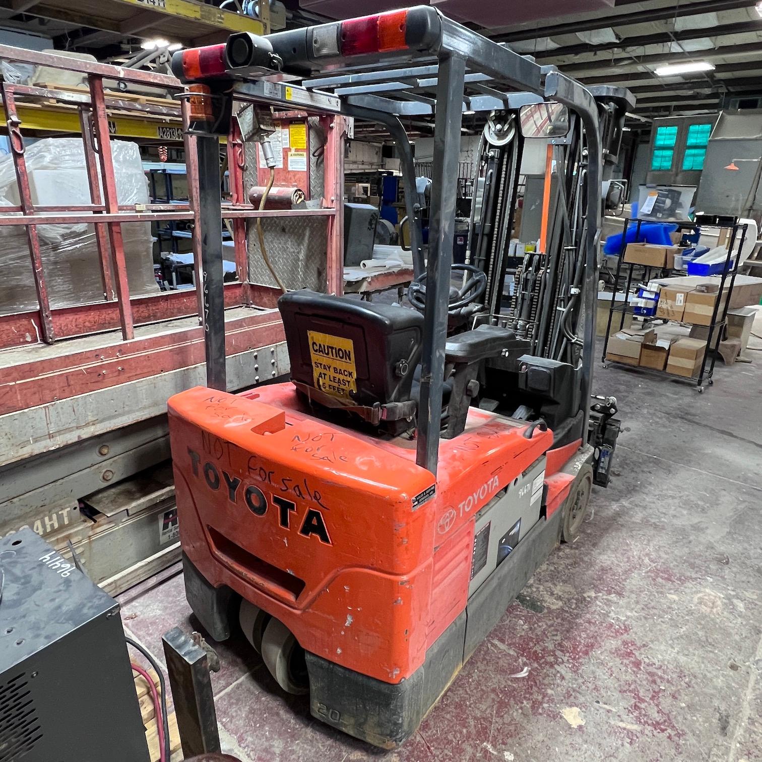 Toyota 7FBEU20 Electric Warehouse Forklift