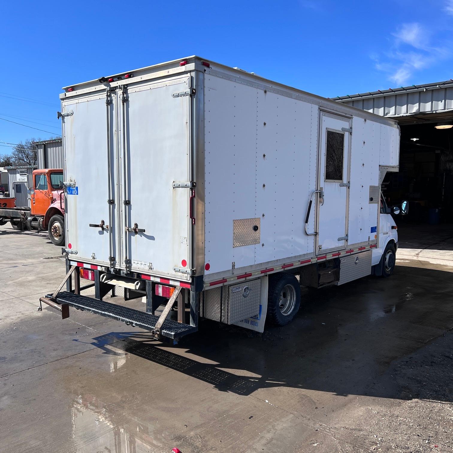 2006 Dodge 2500 Sprinter Display Van Truck